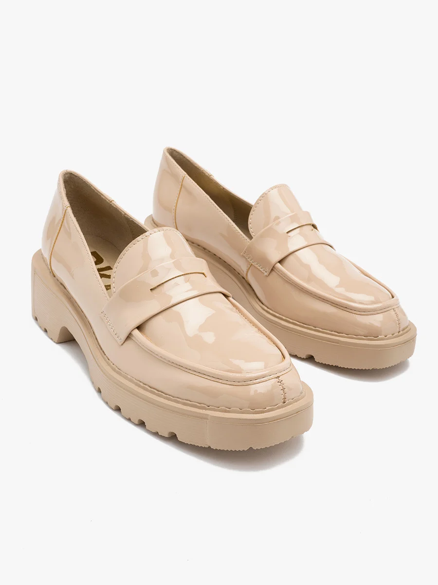 Beżowe mokasyny na lekkim spodzie