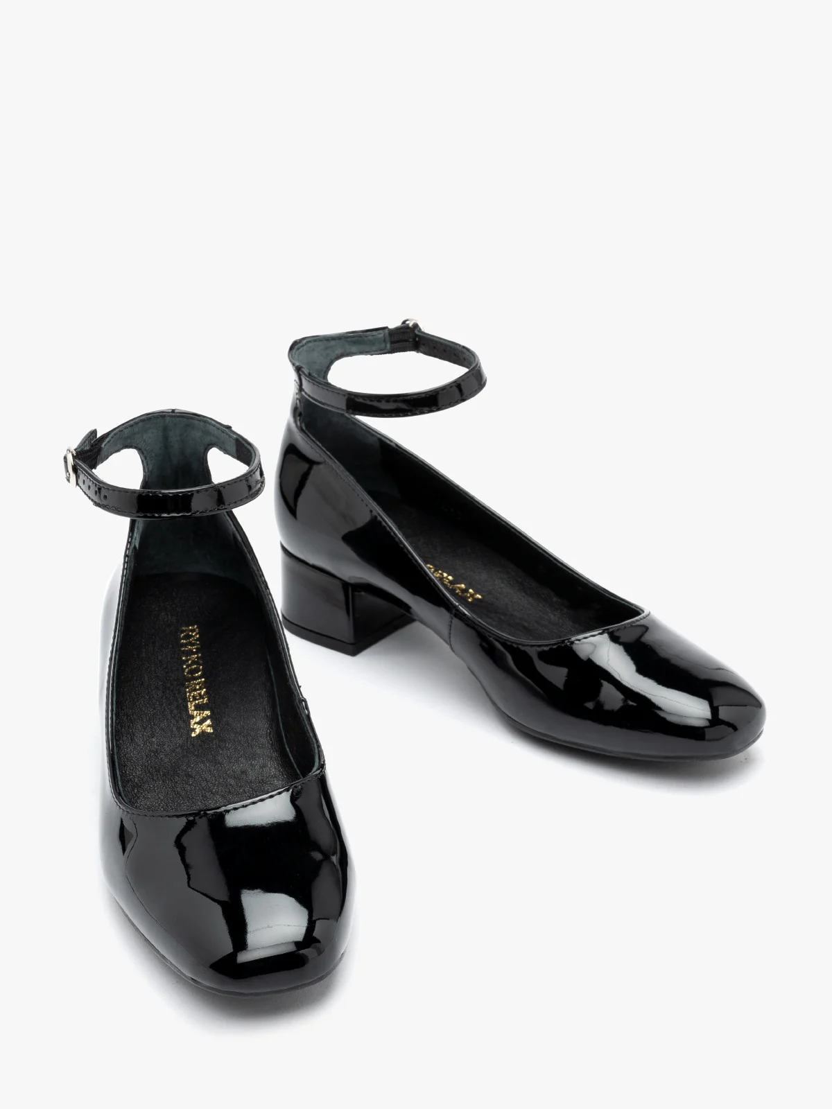 Lakierowane czółenka z zapięciem wokół kostki