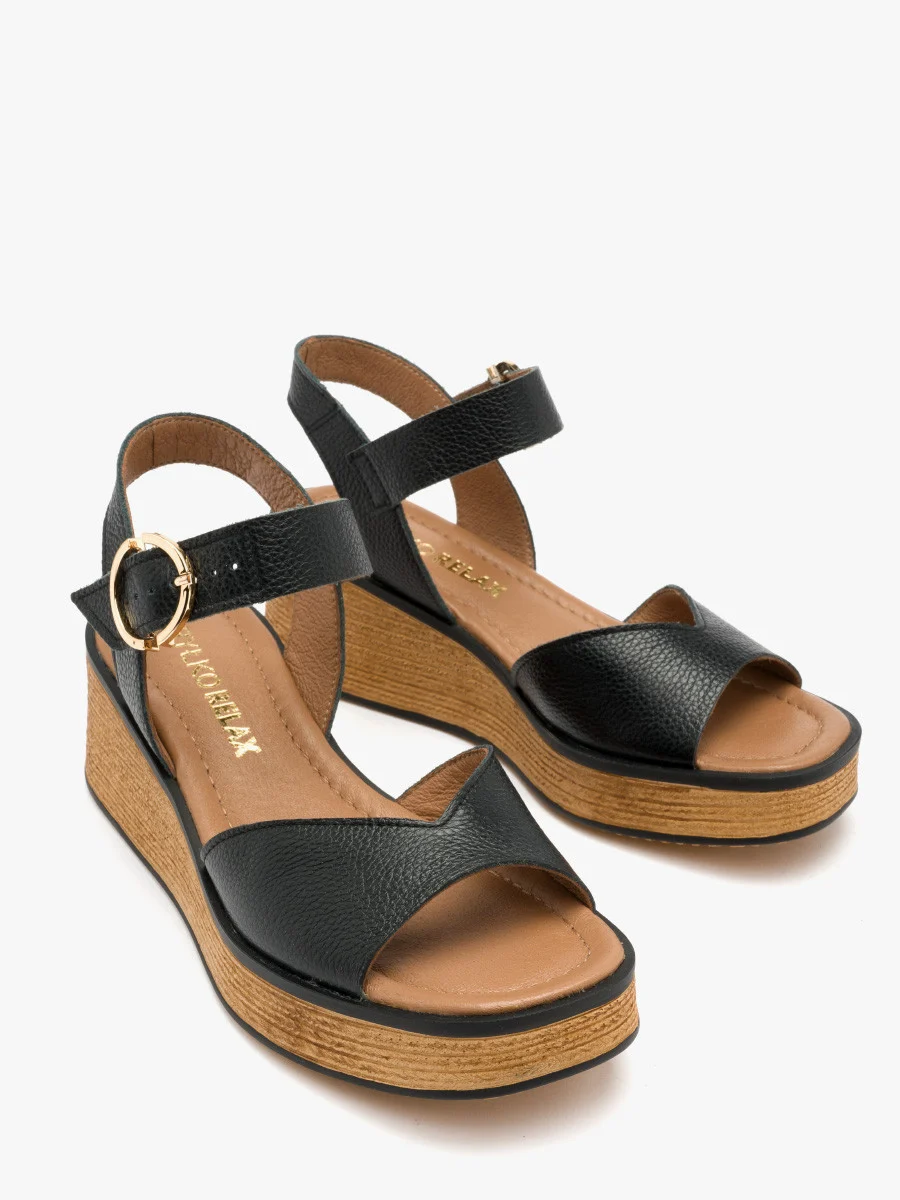 Czarne sandały na platformie