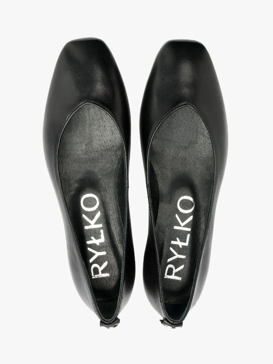 Czarne baleriny z ozdobnym wycięciem