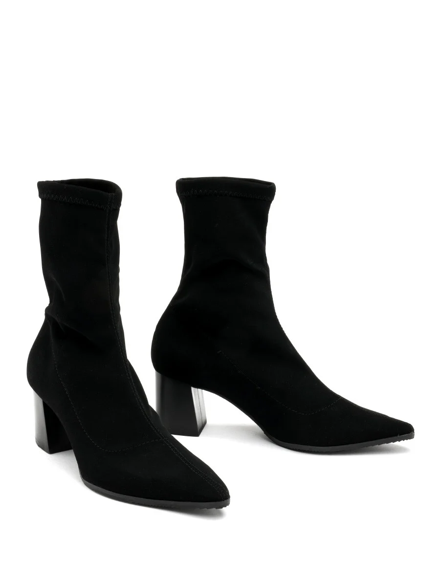 Czarne botki z elastyczną cholewką