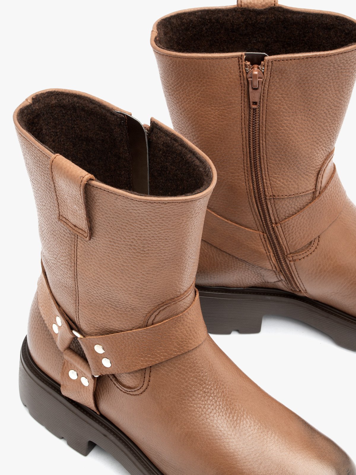 Botki typu biker z metalowymi ozdobami