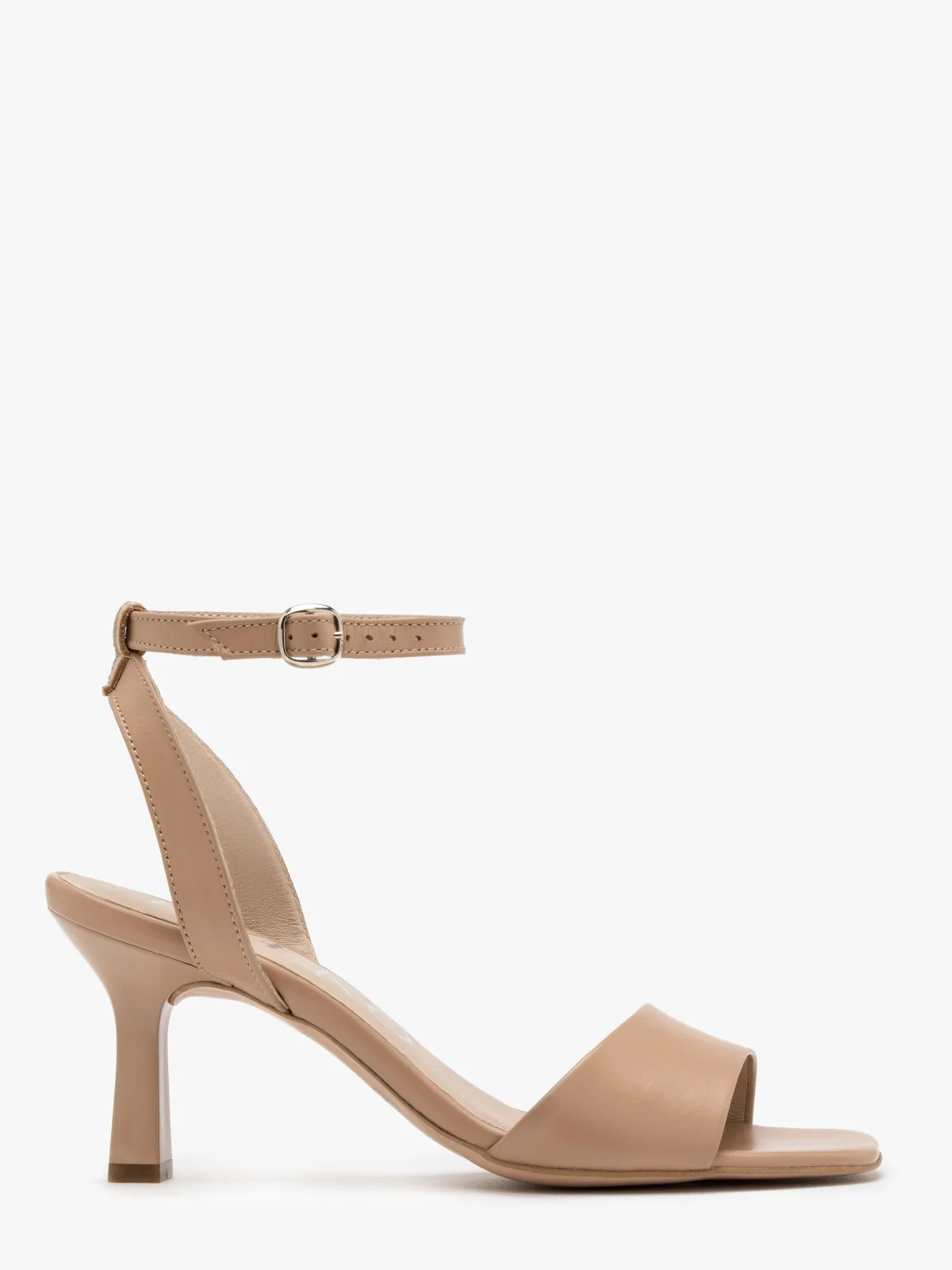 Beżowe sandały na lakierowanej szpilce