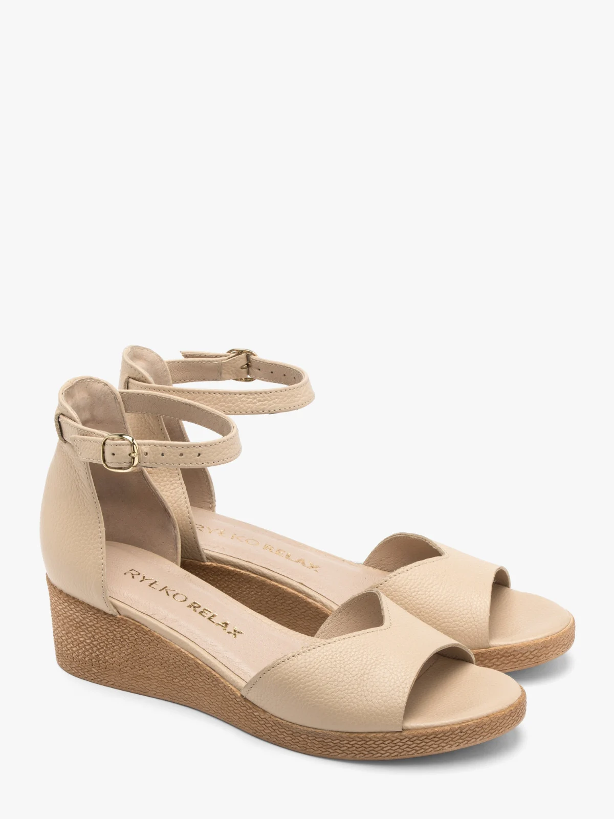 Beżowe sandały na platformie