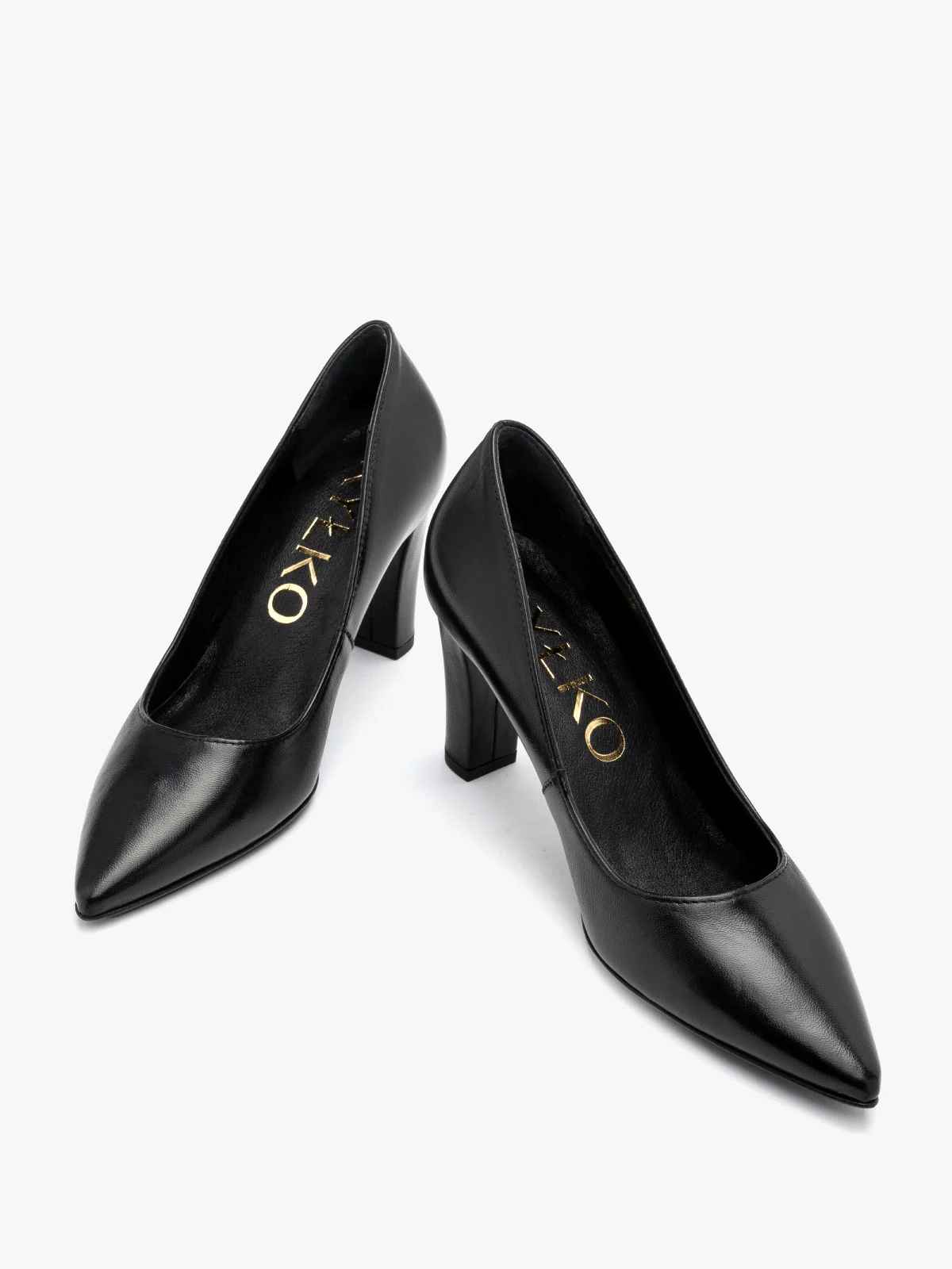 Czarne czółenka na grubej szpilce