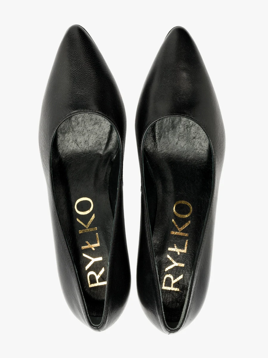 Czarne czółenka na szpilce