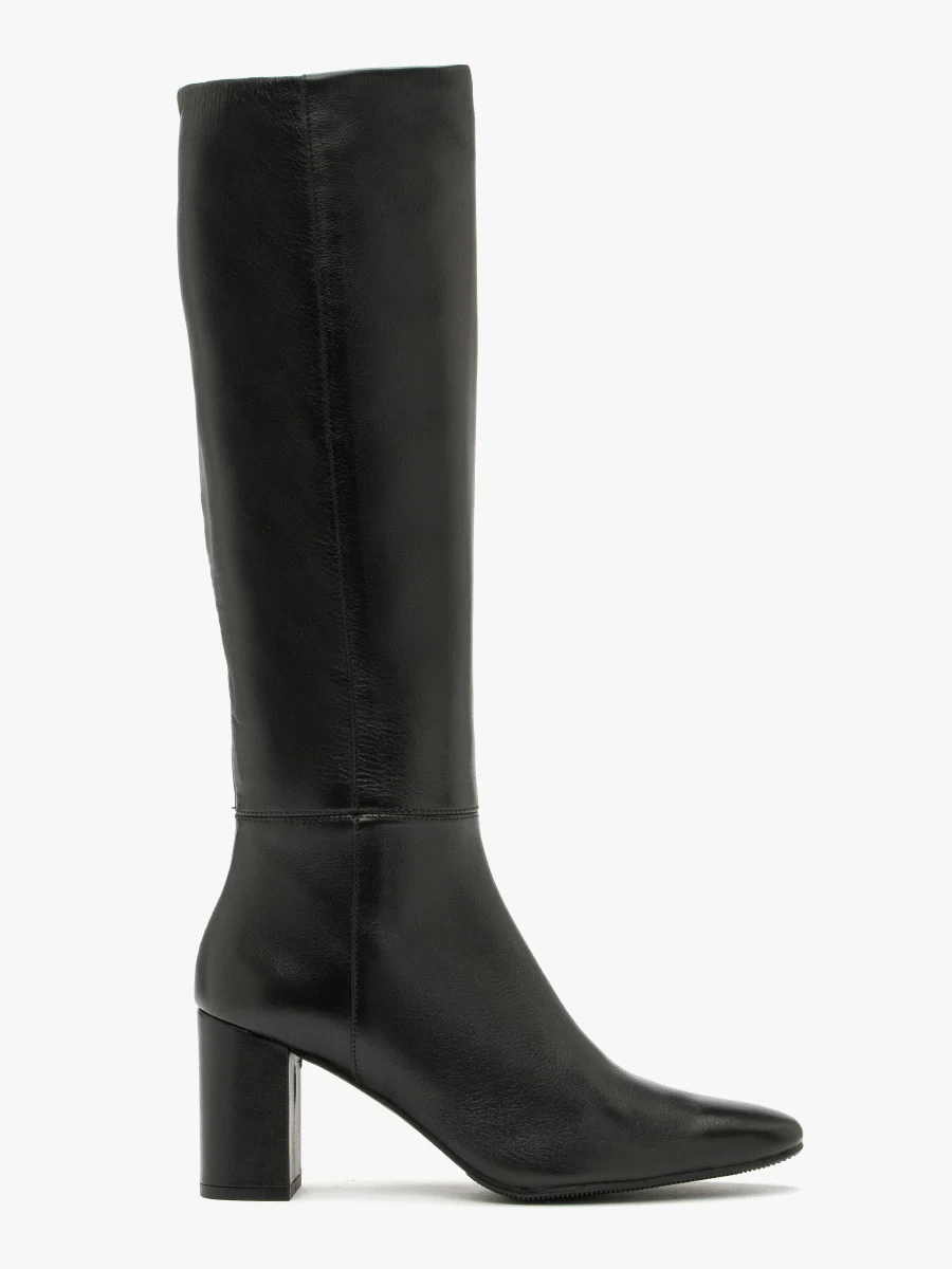 Czarne kozaki damskie z wąską cholewką