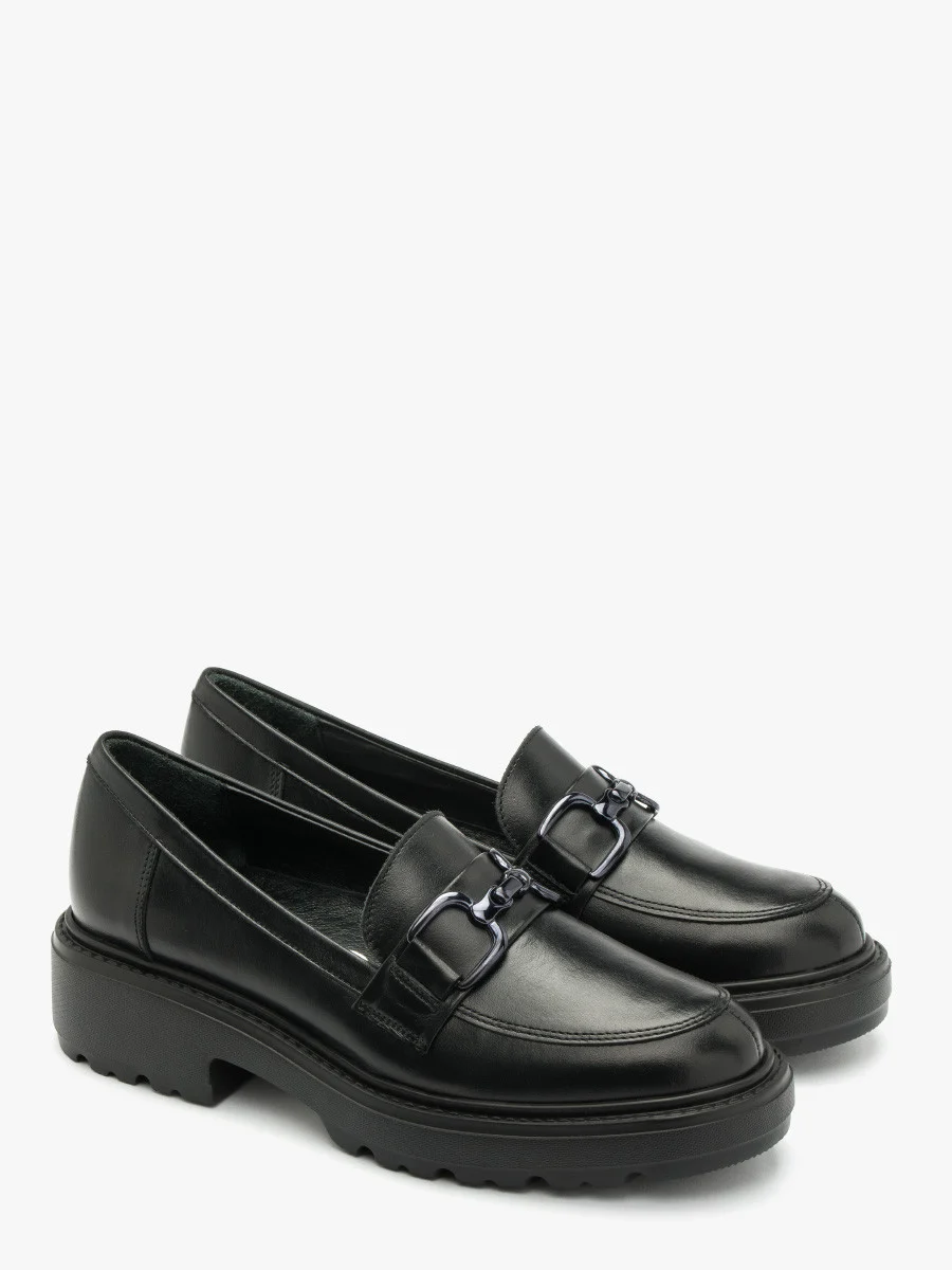 Czarne mokasyny na lekkim spodzie