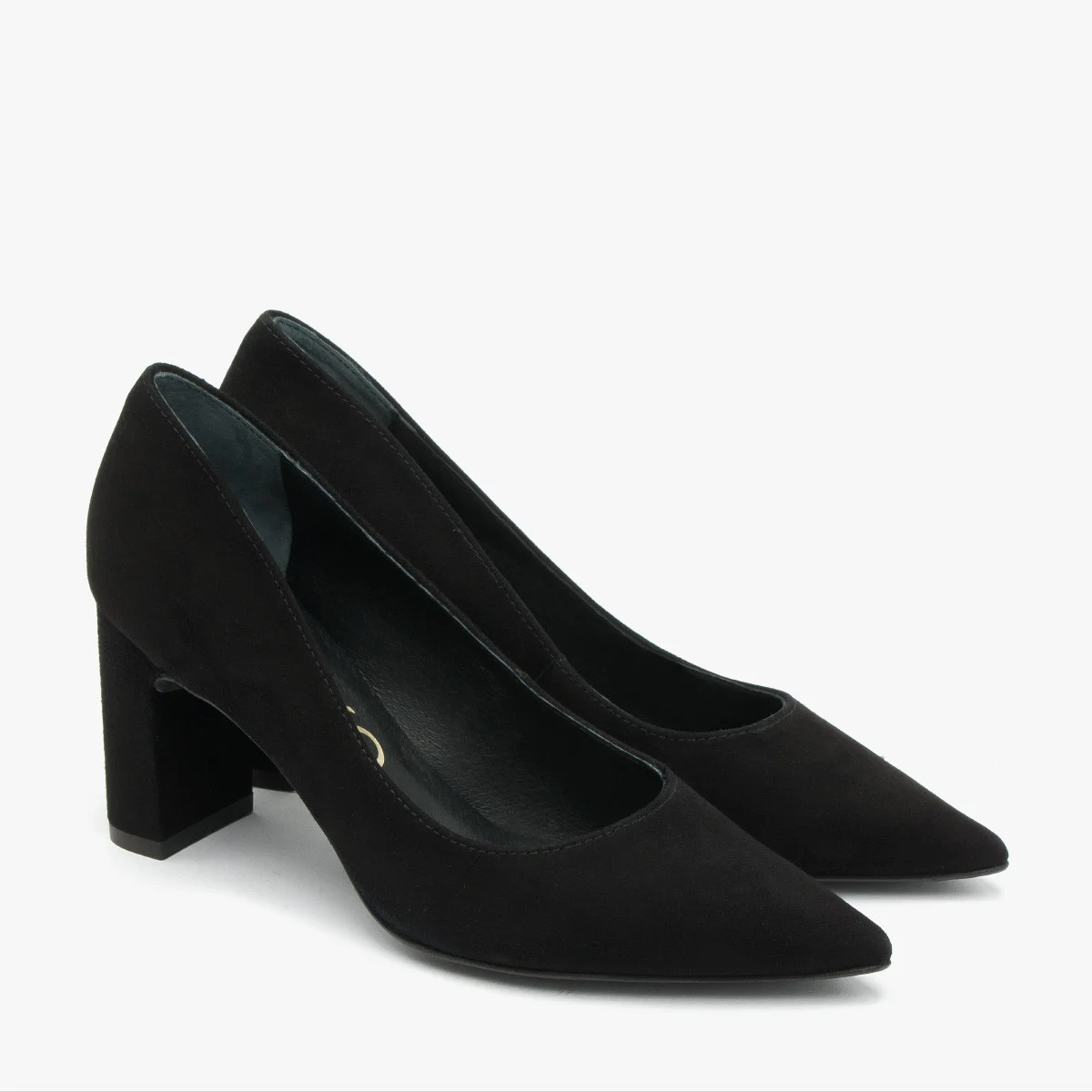 Czarne welurowe czółenka na słupku