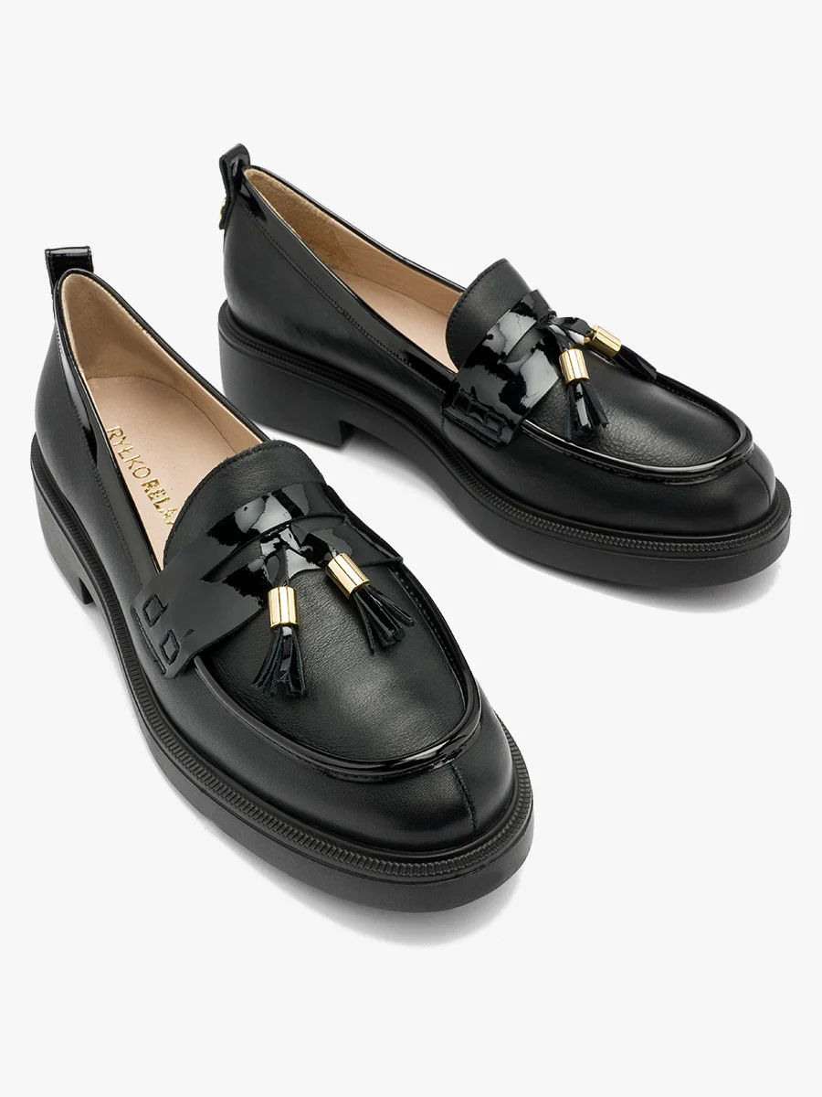 Czarne mokasyny z ozdobnymi frędzlami