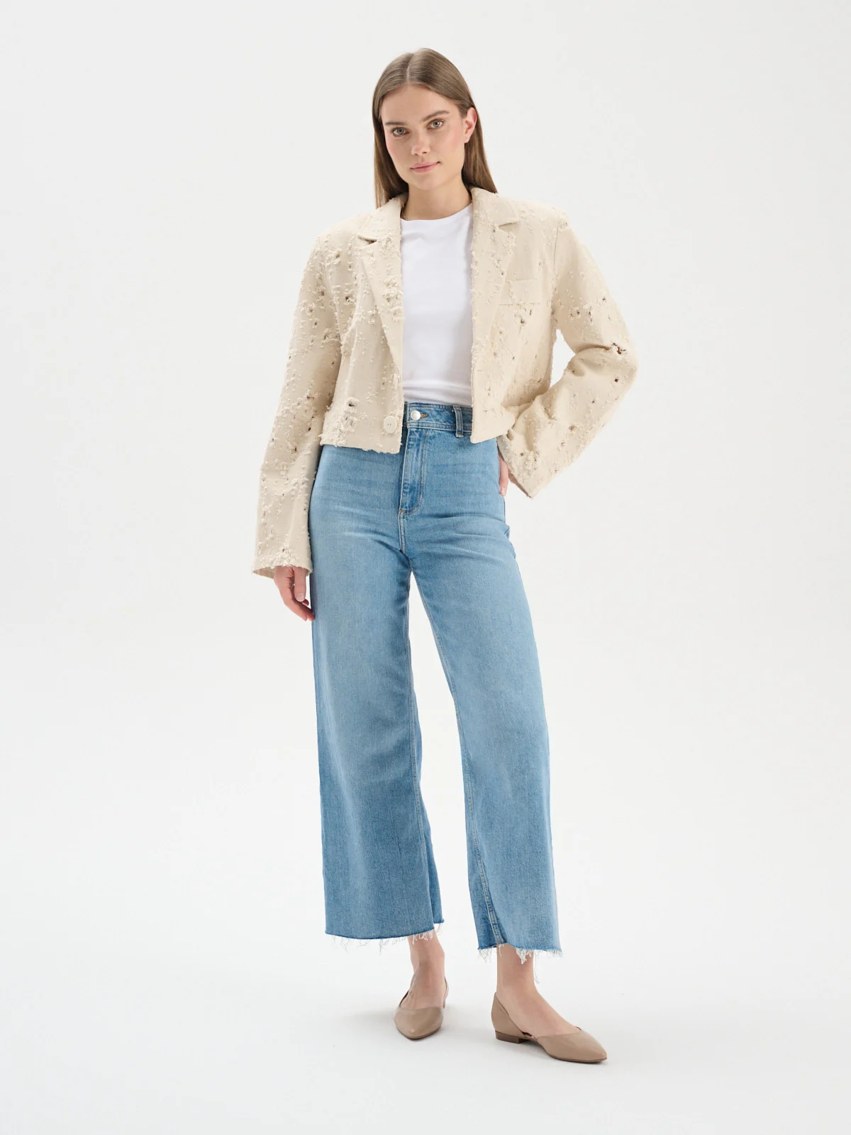 Beżowe baleriny z ozdobną cholewką