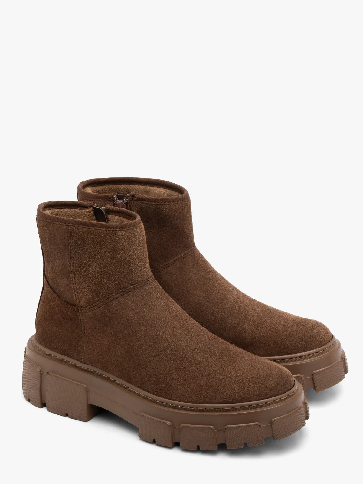 Welurowe botki damskie w brązowym kolorze na grubej podeszwie