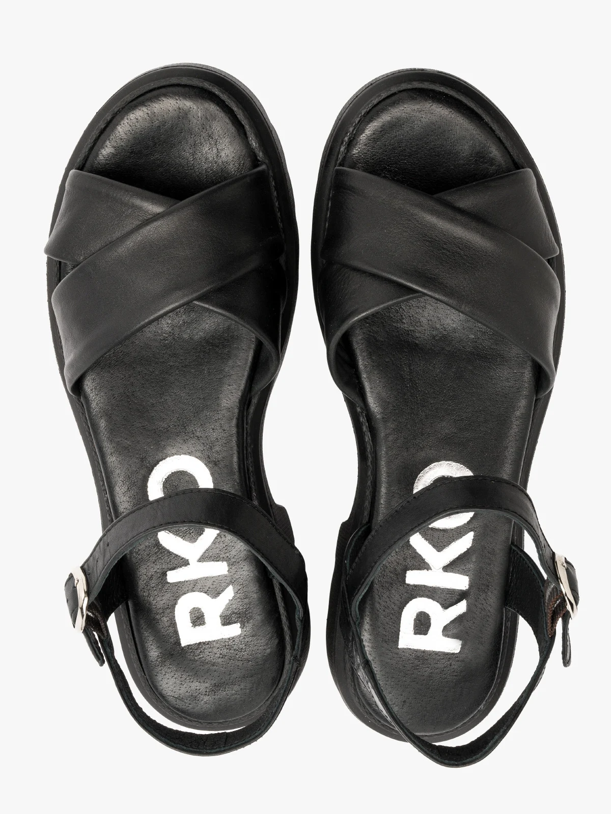 Czarne sandały z ozdobną cholewką