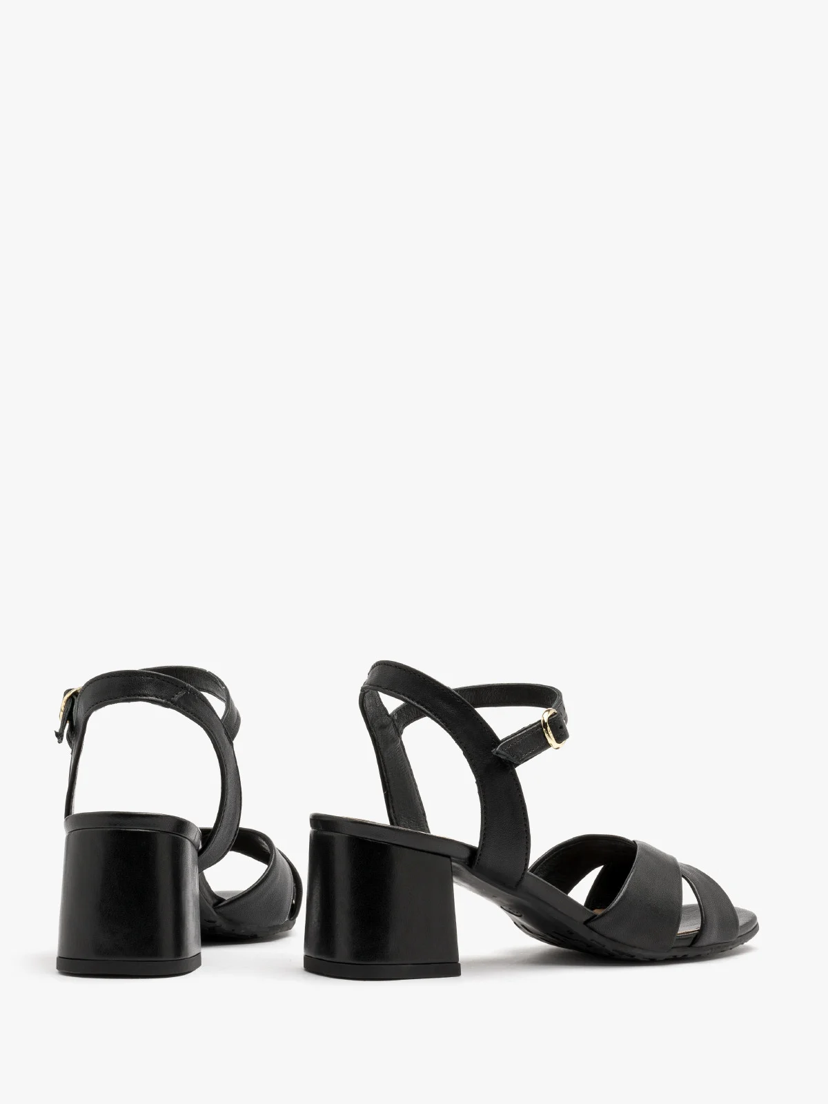 Czarne sandały z ozdobną cholewką