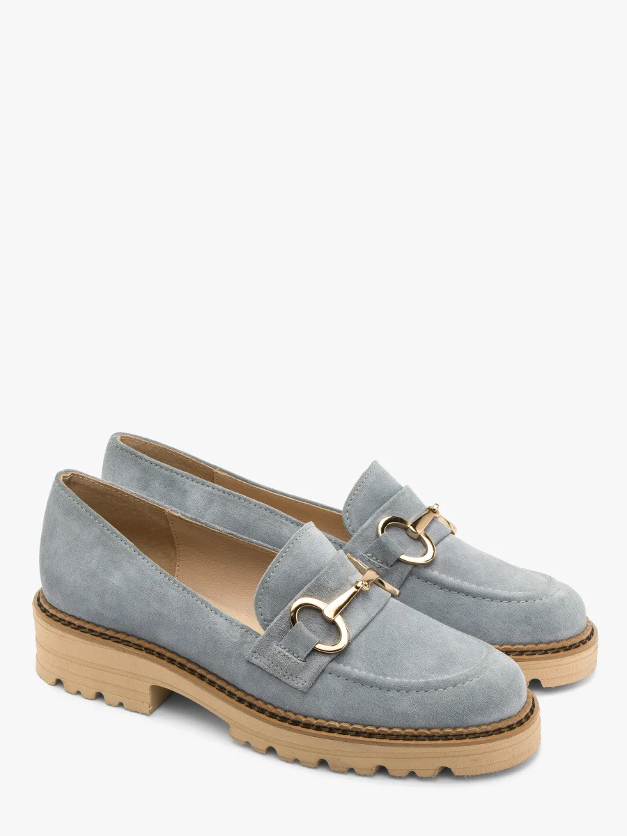 Niebieskie mokasyny ze złotą ozdobą