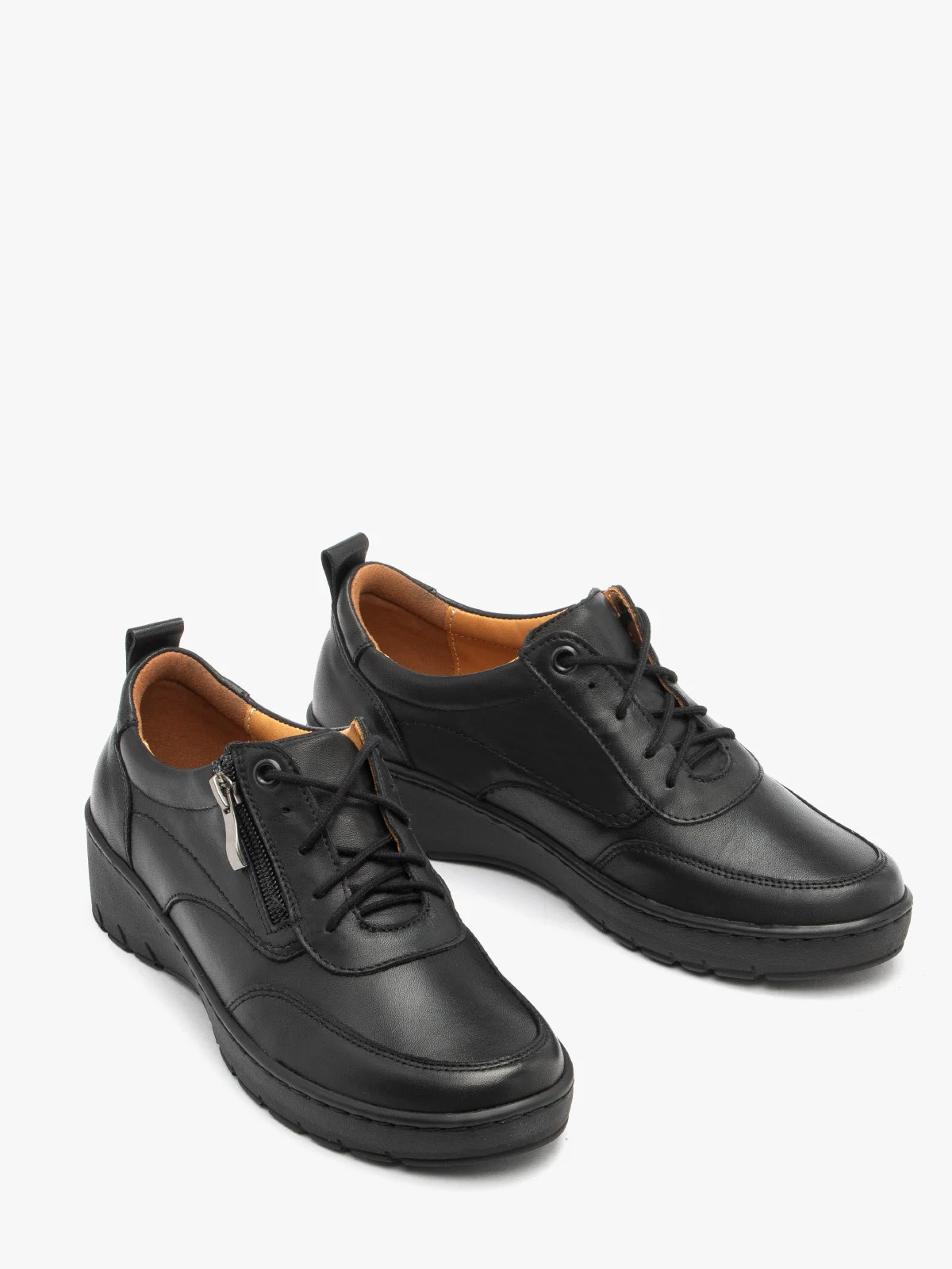 Czarne półbuty damskie na niskiej platformie