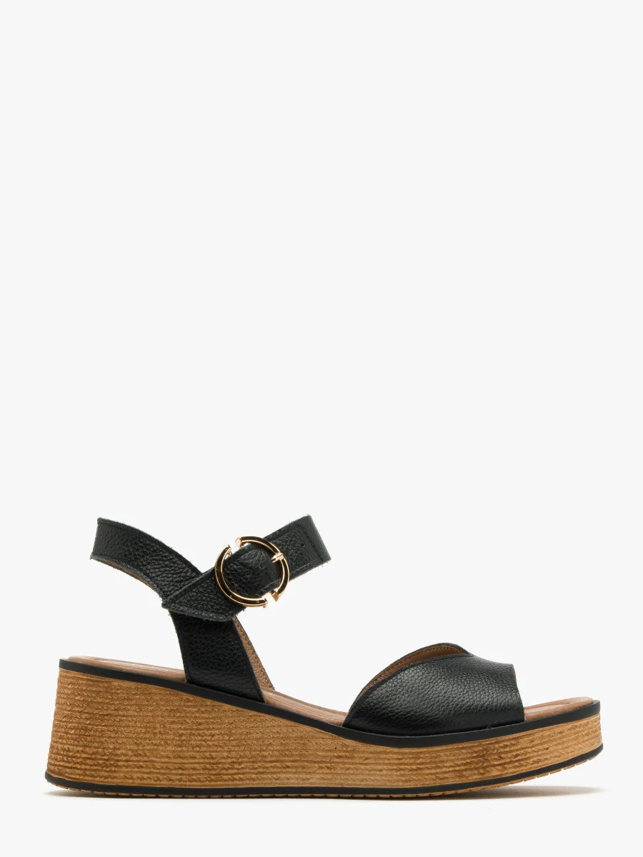 Czarne sandały na platformie