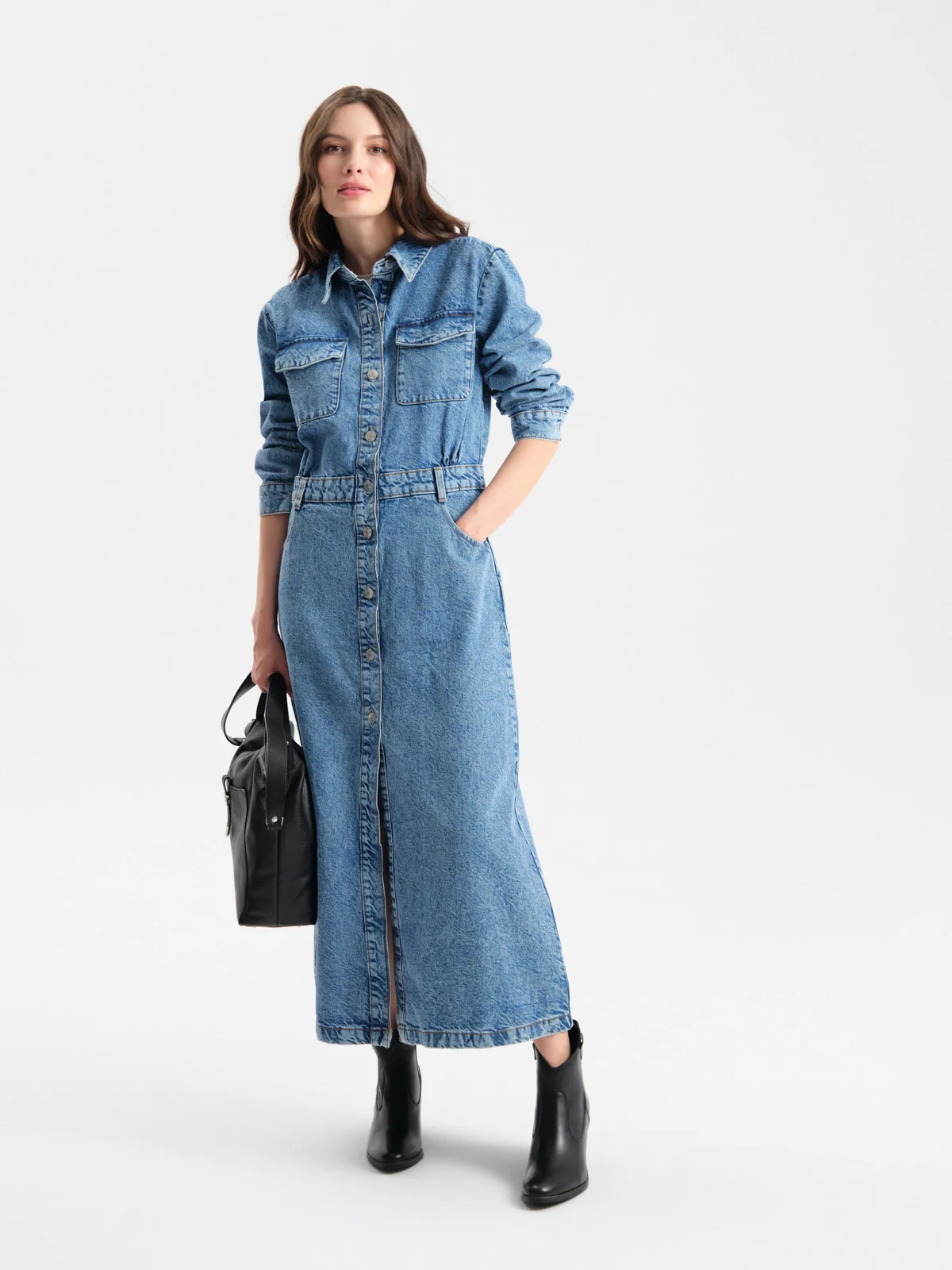 Czarne botki typu kowbojki z ozdobną cholewką