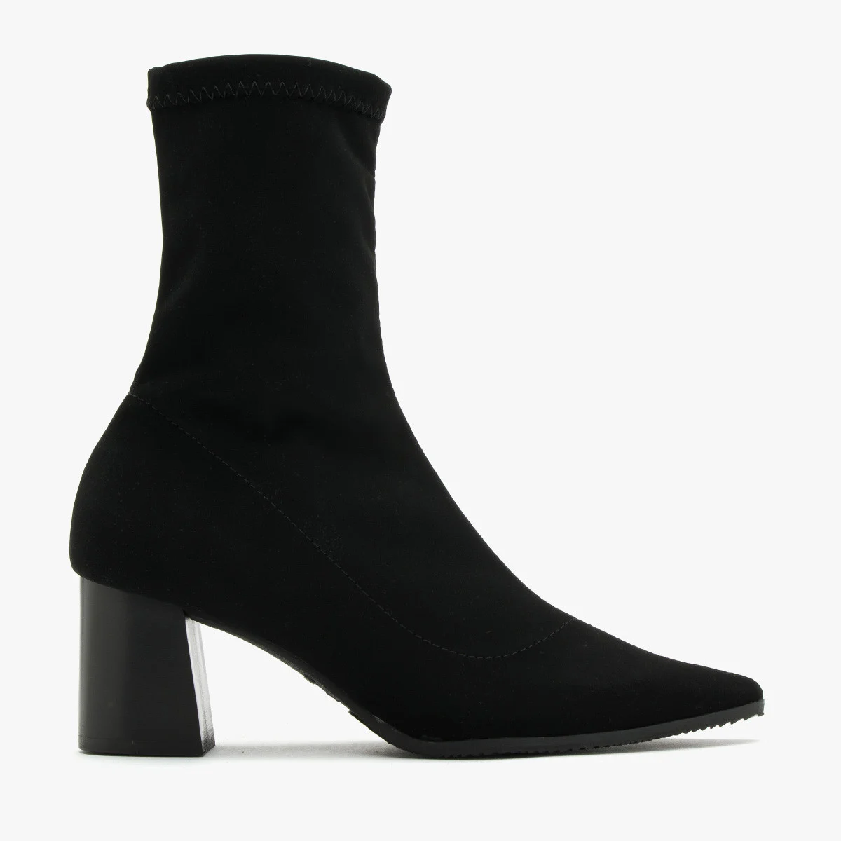 Czarne botki z elastyczną cholewką