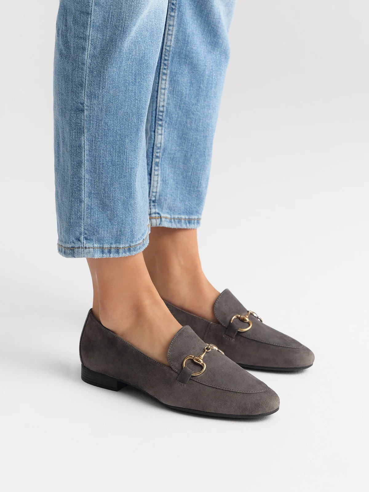 Szare mokasyny na płaskiej podeszwie