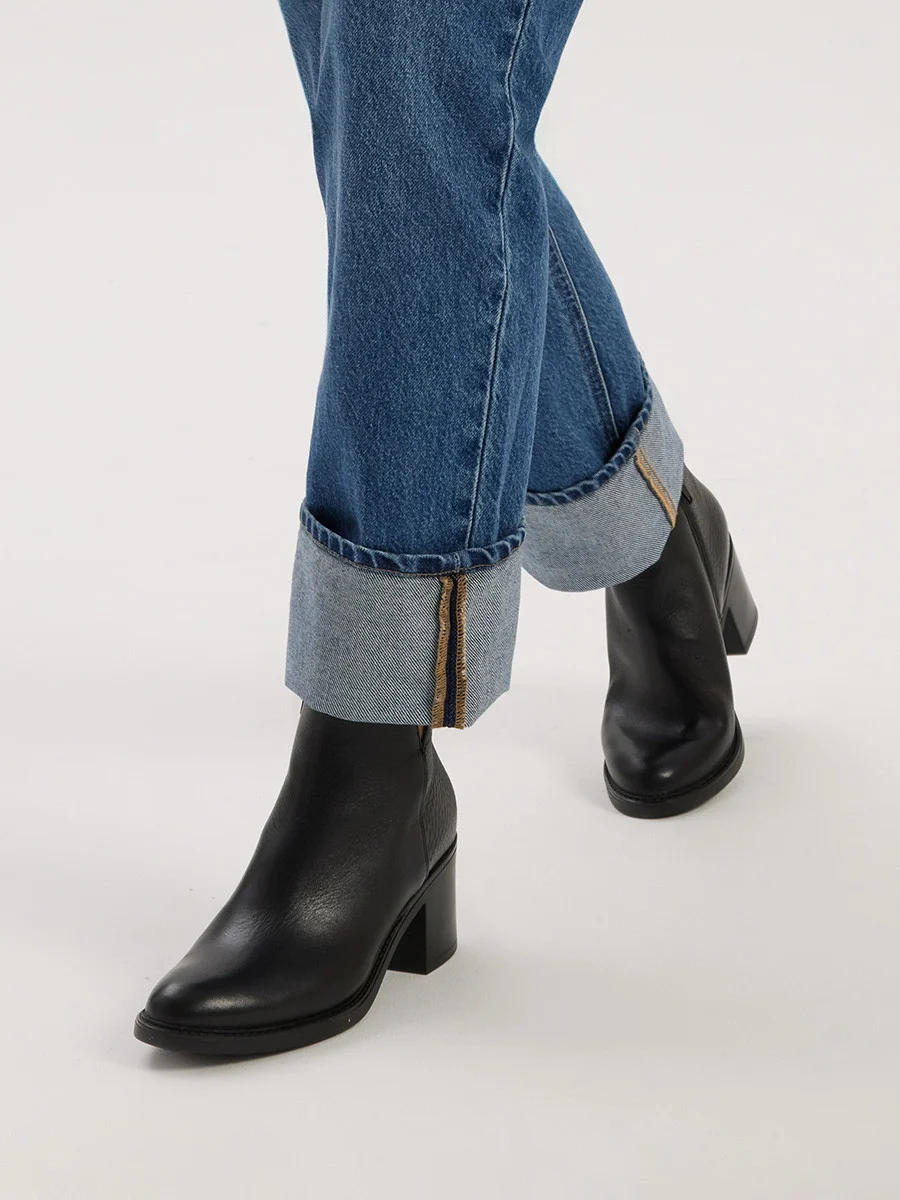 Czarne botki z łączonych skór