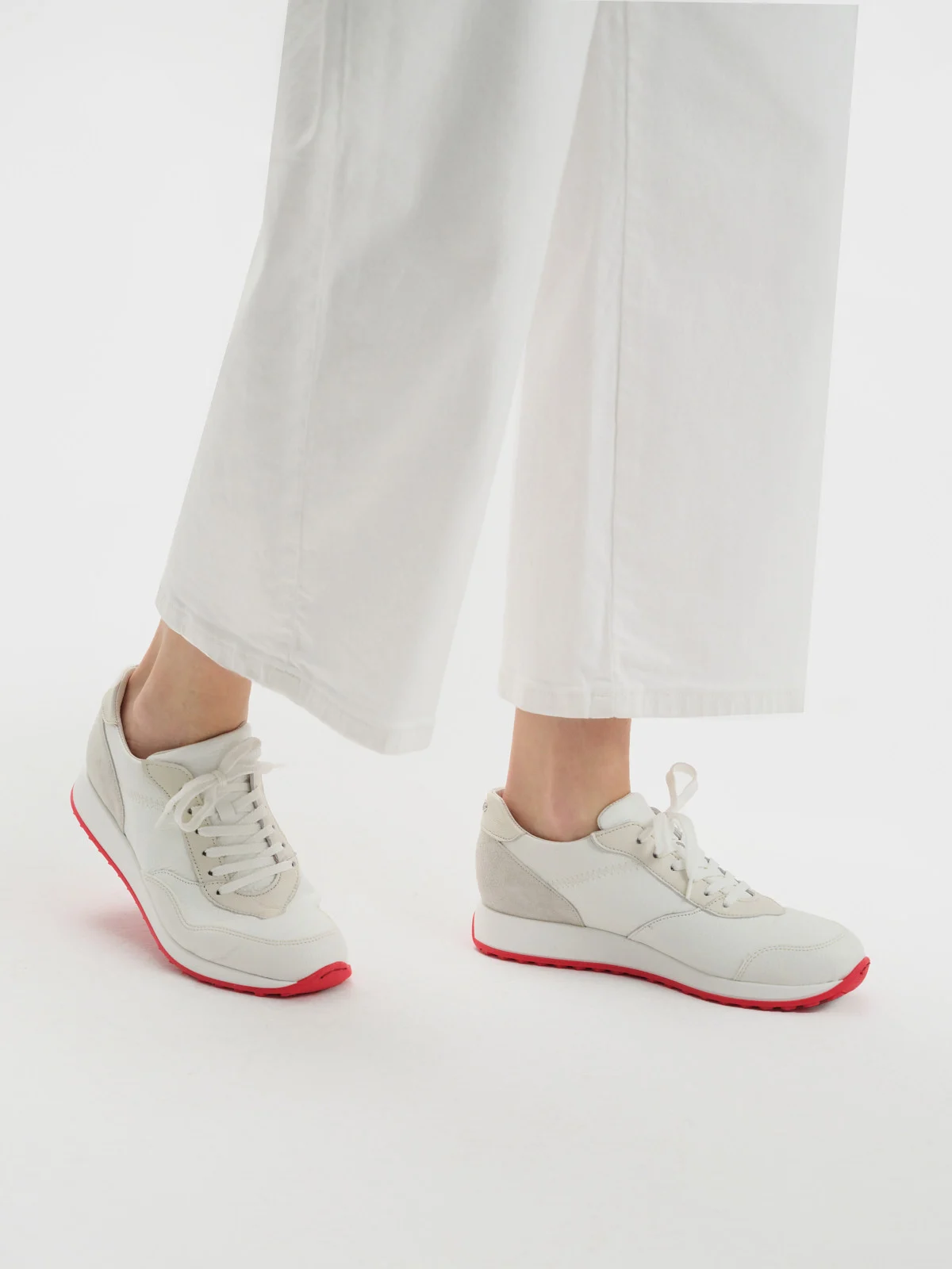 Białe półbuty sportowe na dwukolorowym spodzie
