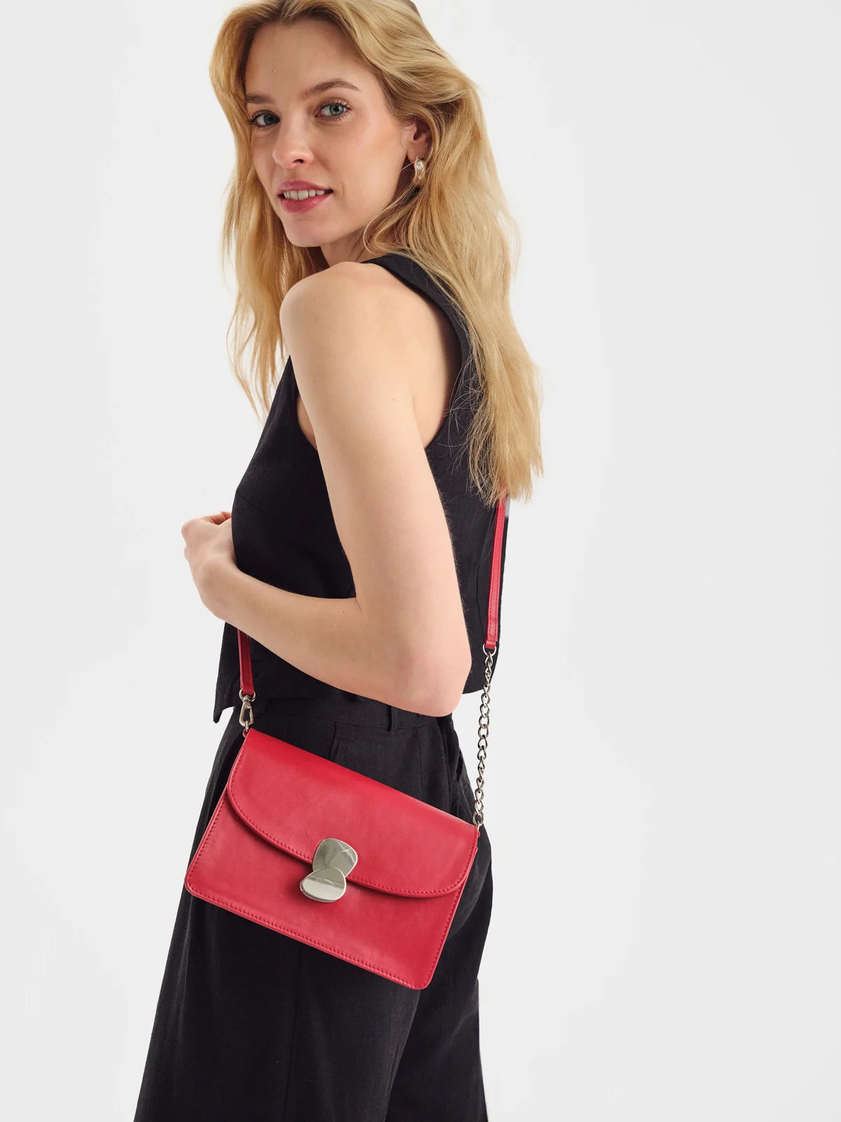 Elegancka, czerwona torebka