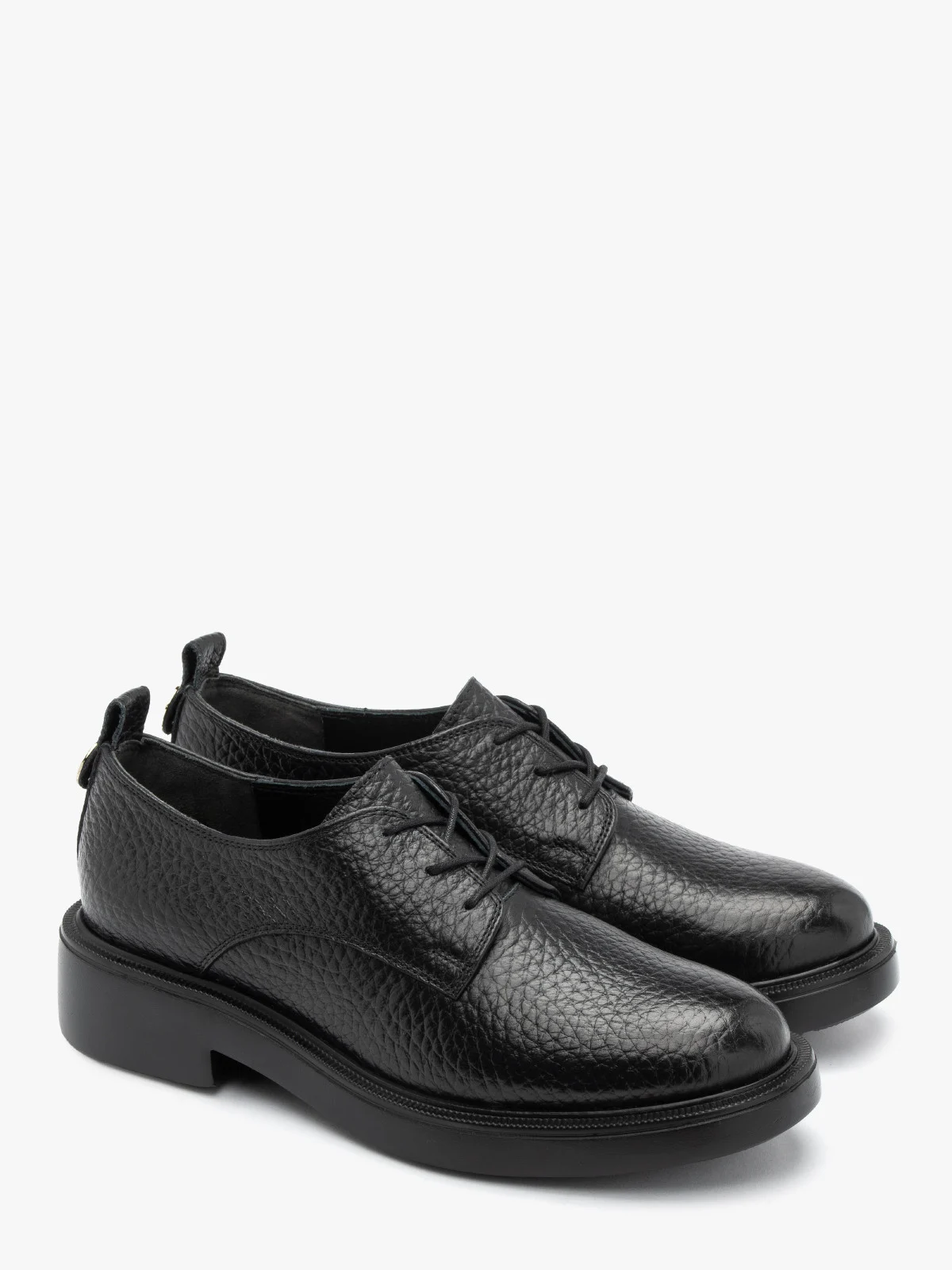 Klasyczne, czarne półbuty damskie