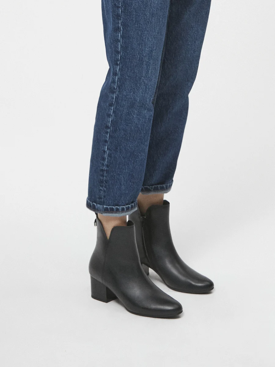 Czarne botki na niskim obcasie