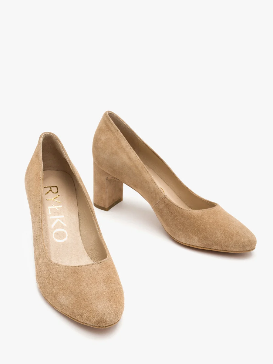 Beżowe czółenka na słupku