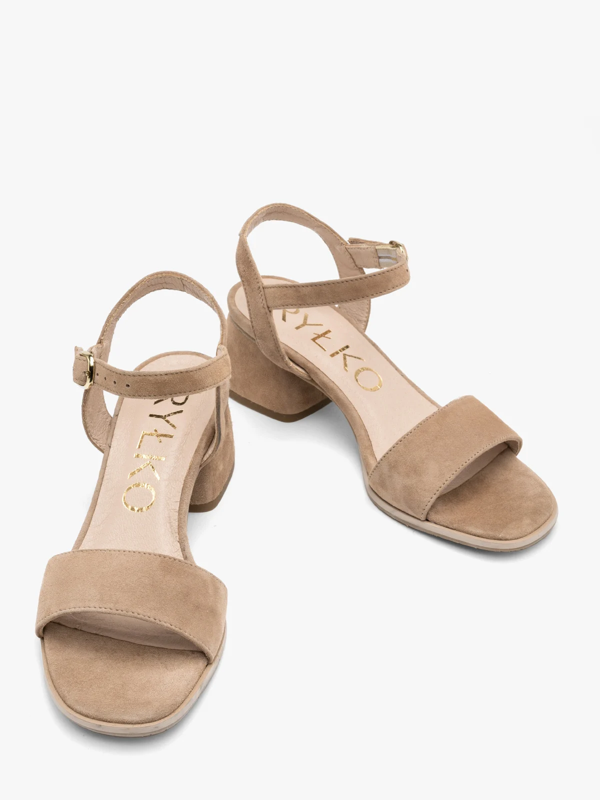 Beżowe sandały na niskim obcasie
