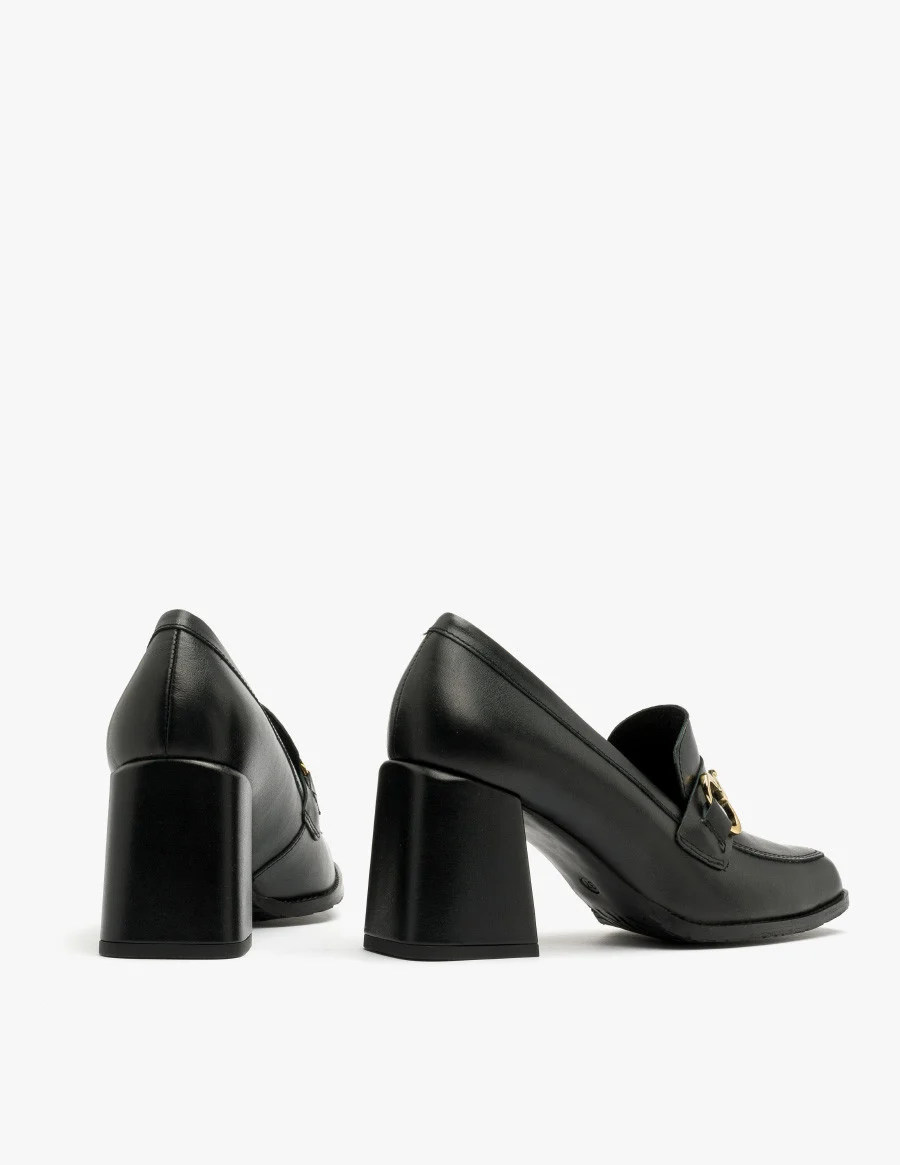 Czarne mokasyny na obcasie