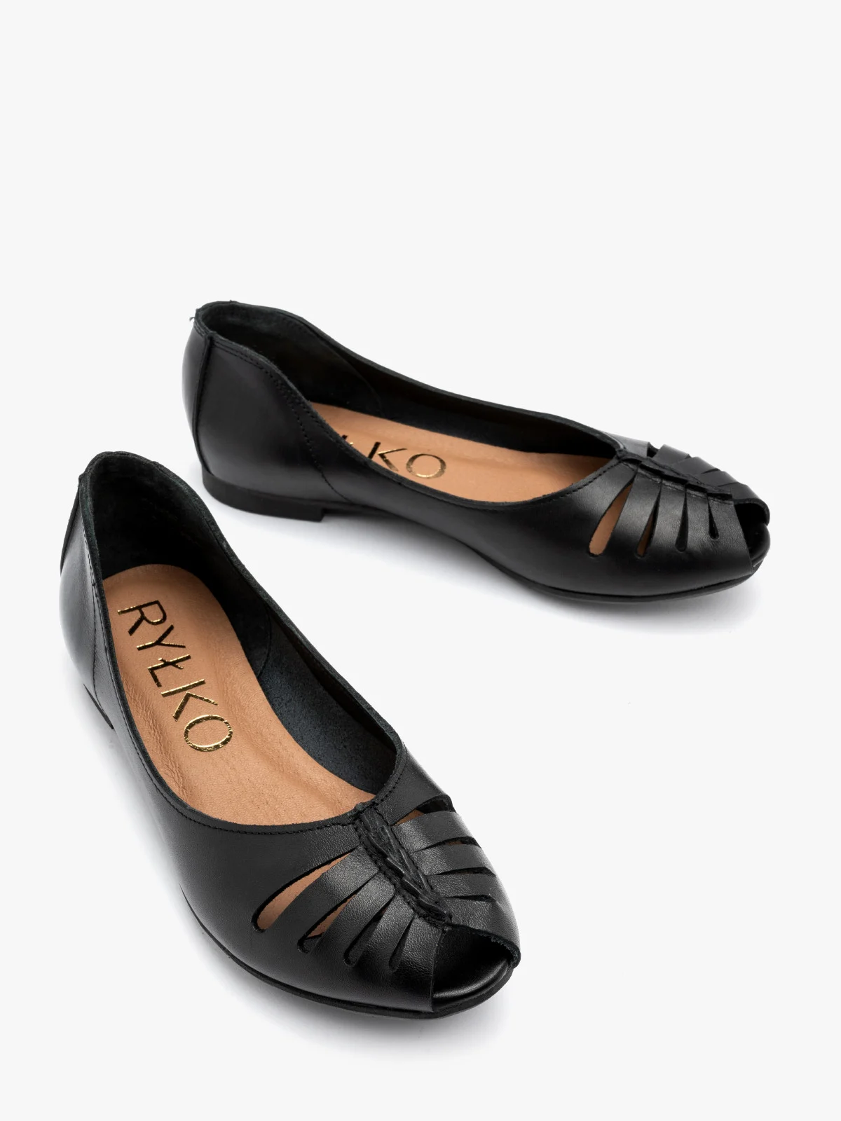 Czarne baleriny z ażurowym przodem