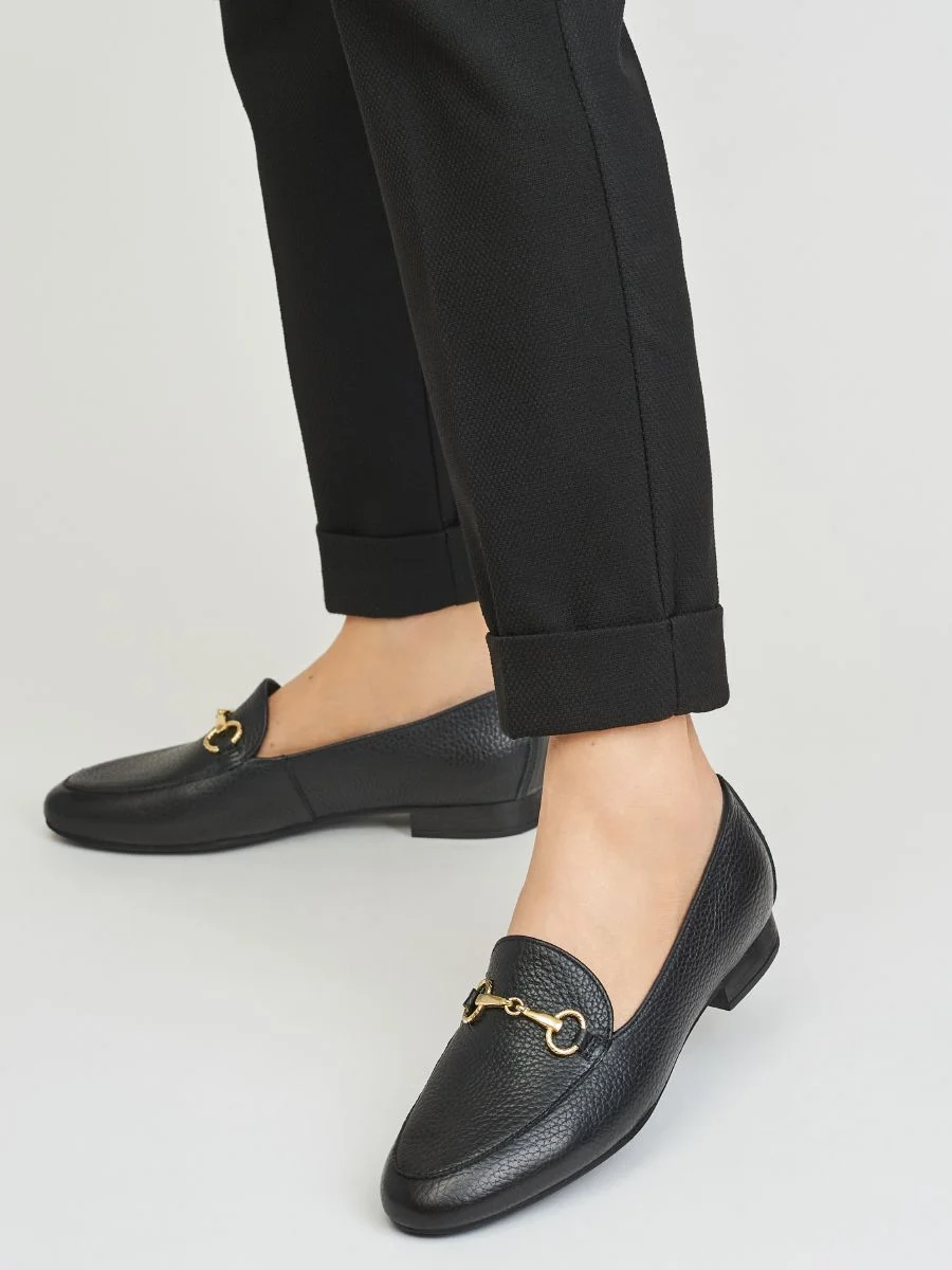 Czarne mokasyny z klamerką