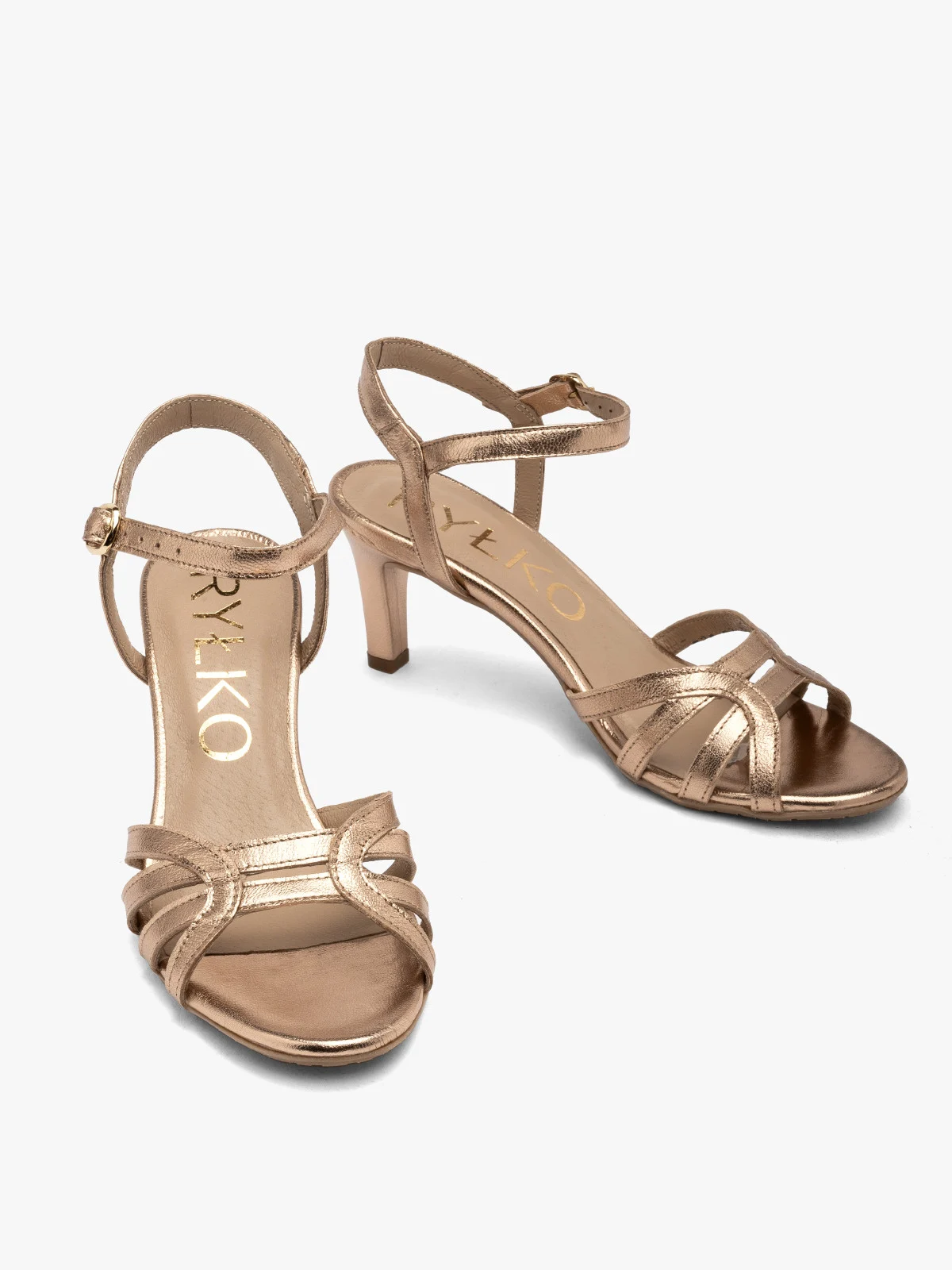 Platynowe sandały na obcasie