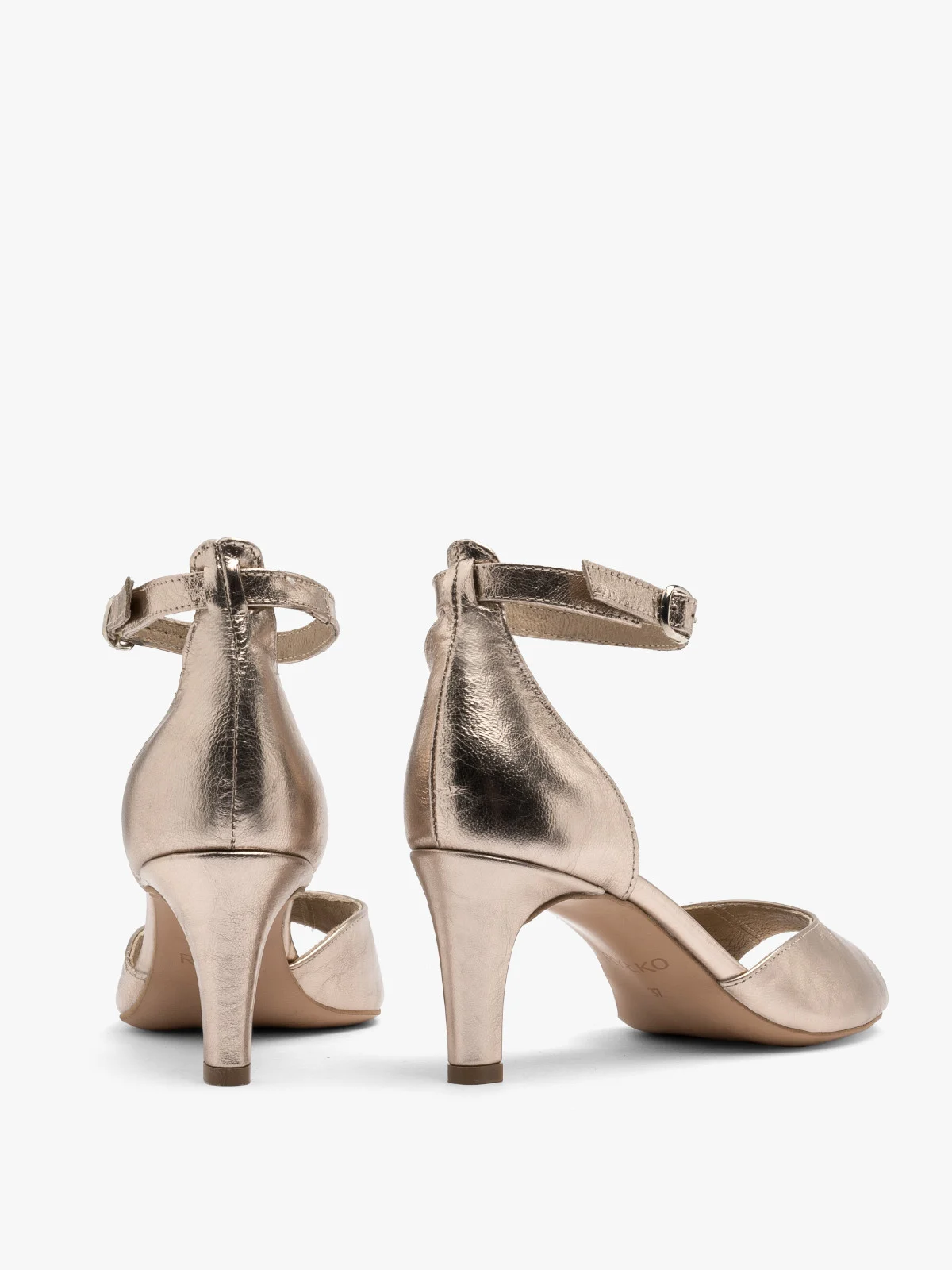 Platynowe sandały na obcasie