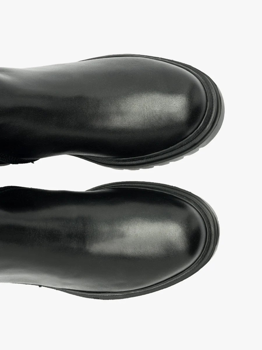 Czarne kozaki na lekkiej podeszwie