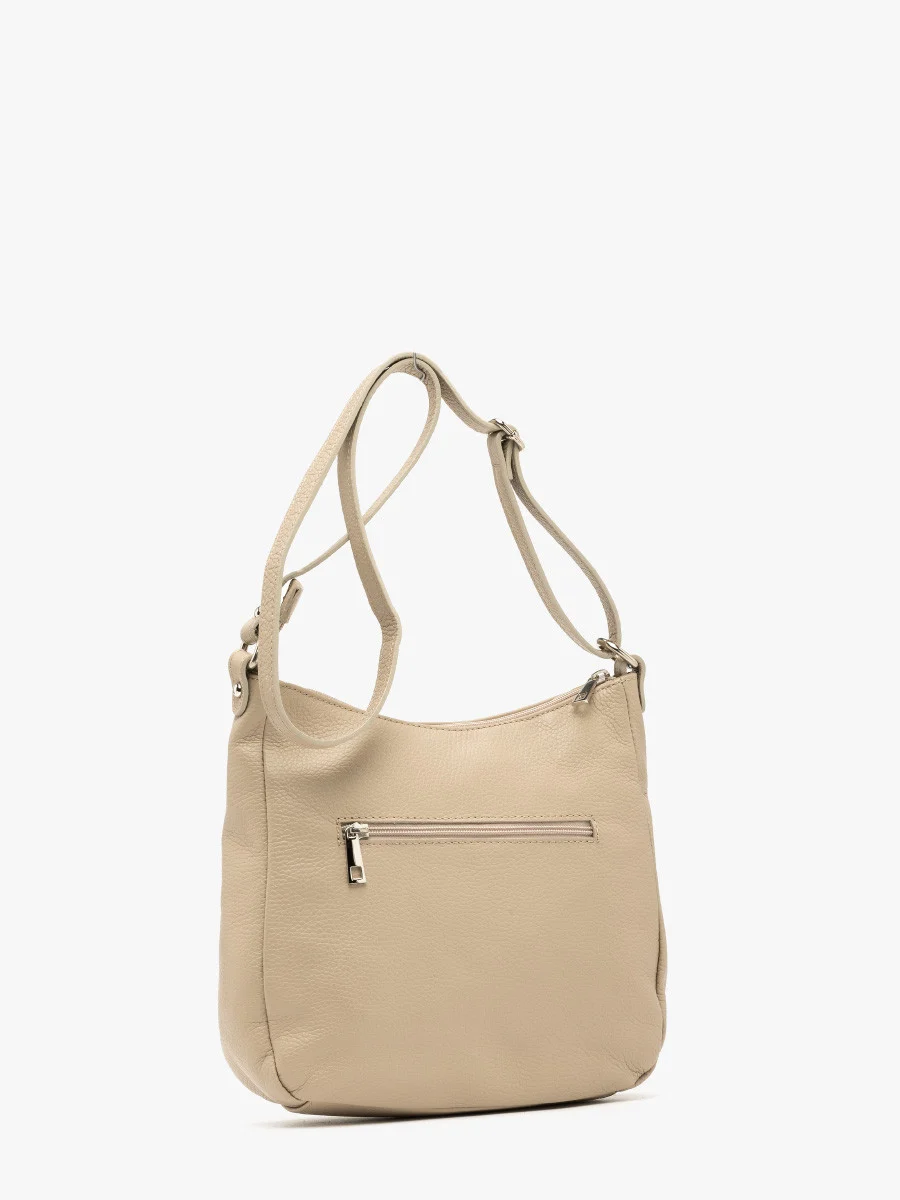 Beżowa torebka średniej wielkości