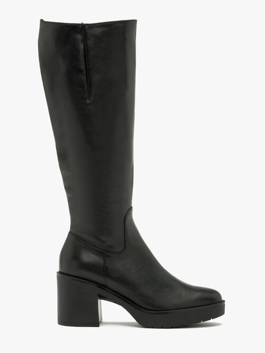 Czarne kozaki damskie na masywnym spodzie