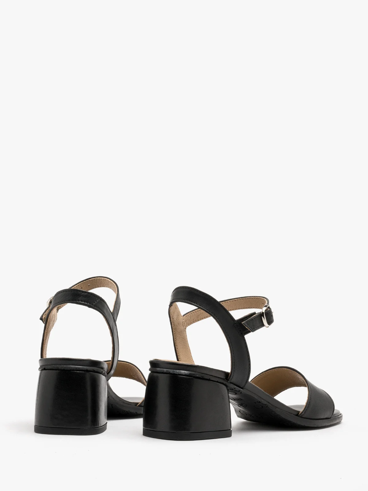 Czarne sandały na niskim obcasie