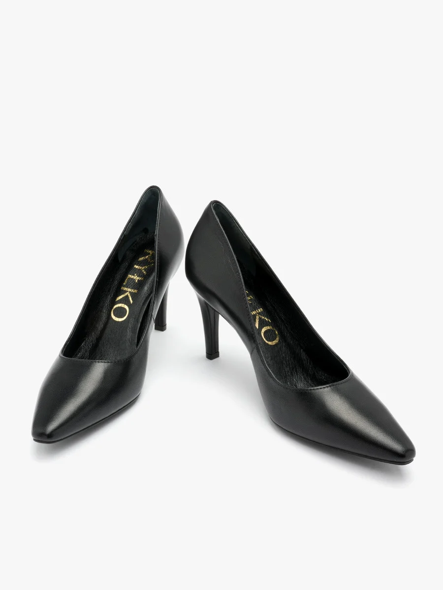 Czarne czółenka na szpilce