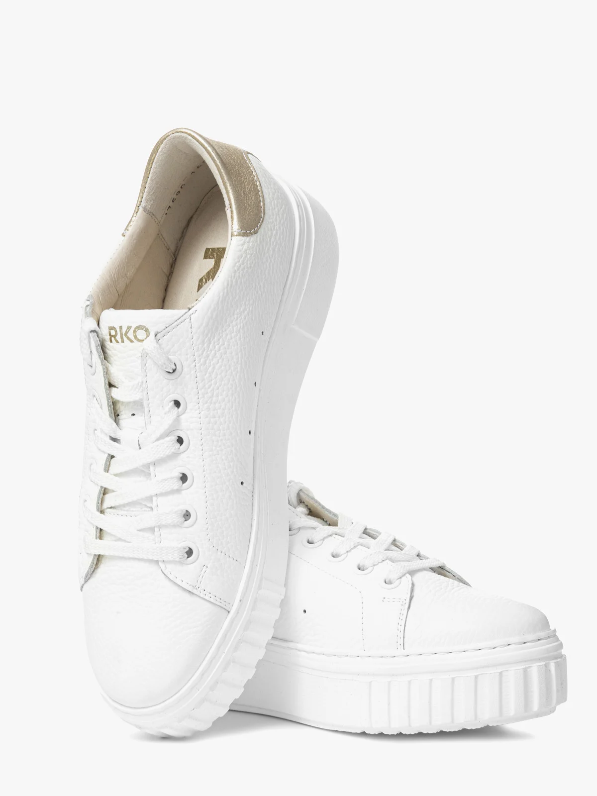 Białe półbuty sportowe na lekkiej podeszwie