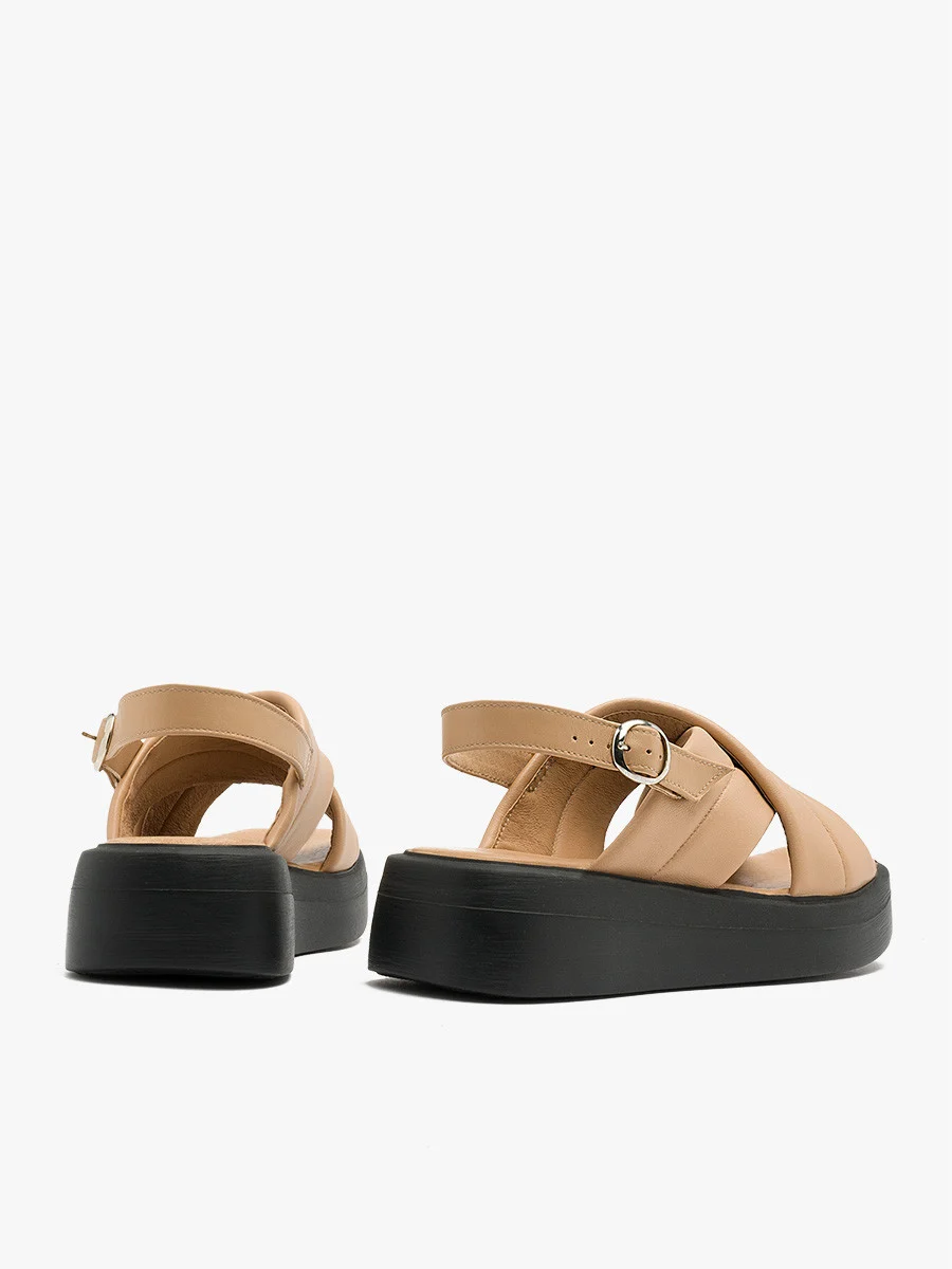 Beżowe sandały na lekkim spodzie