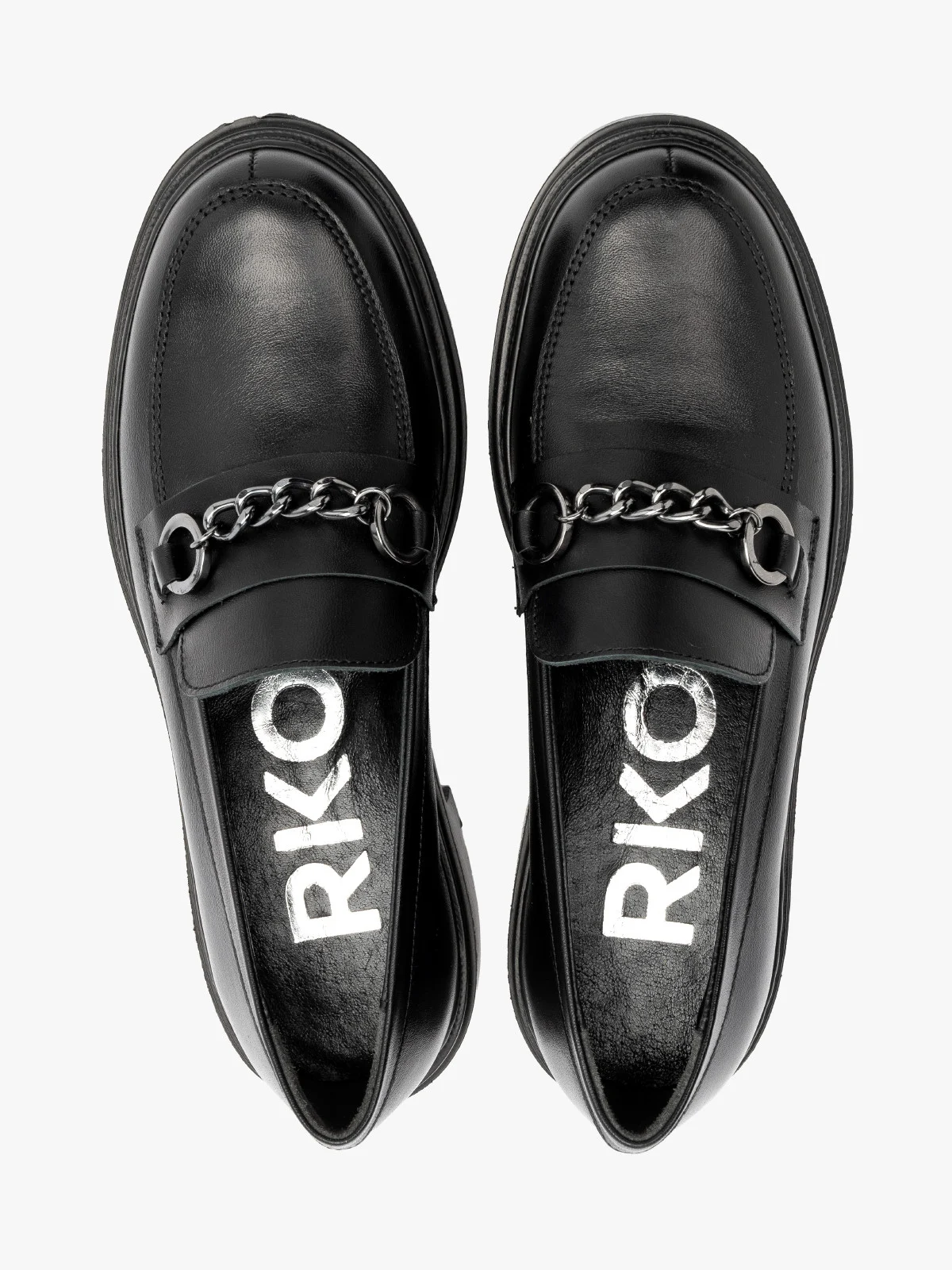 Czarne mokasyny z łańcuszkiem na cholewce