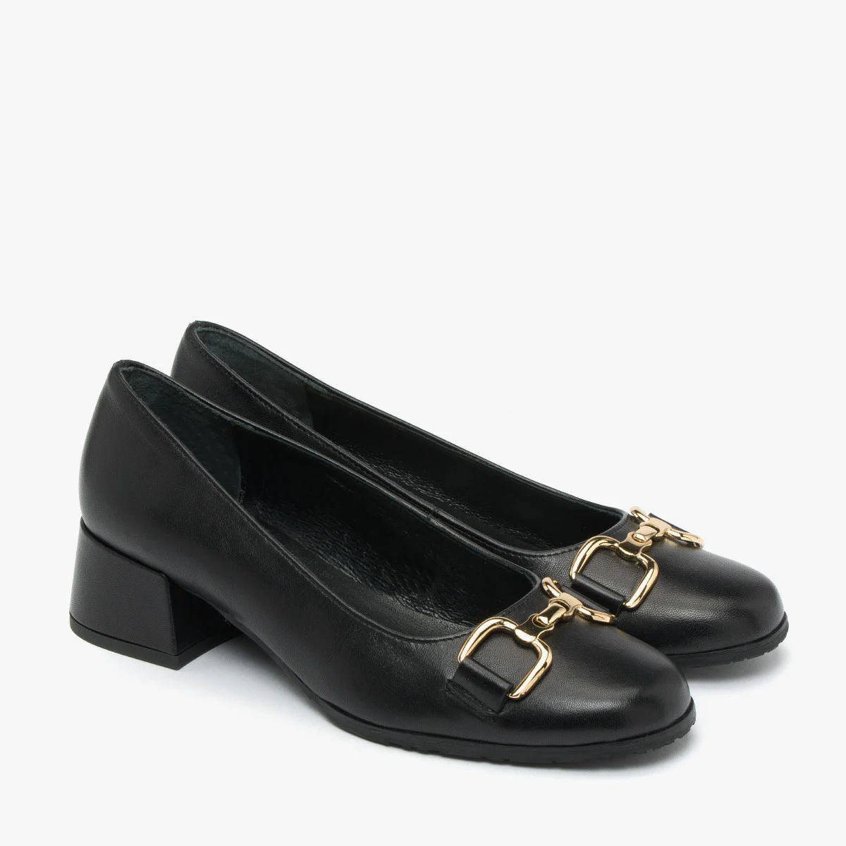 Czarne czółenka ze złotą klamrą