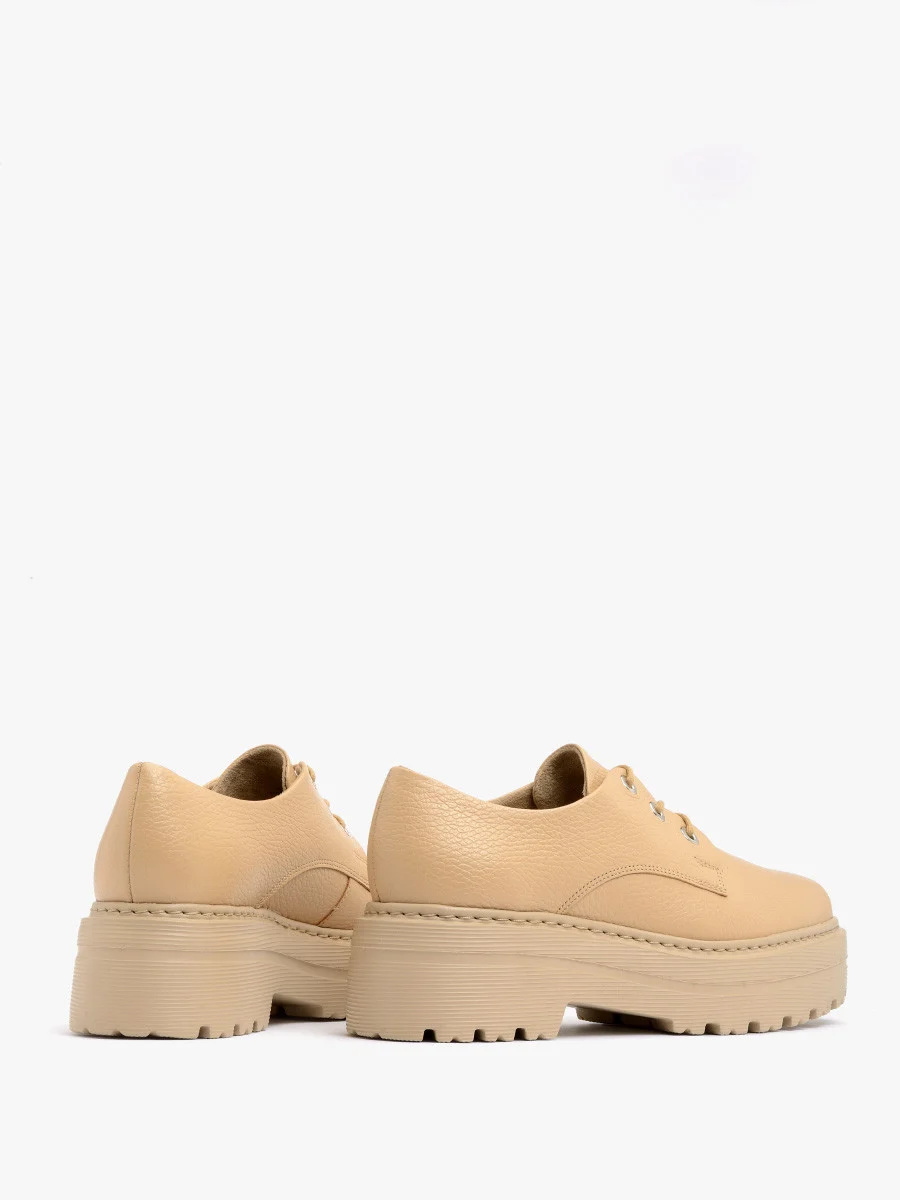 Beżowe półbuty na grubej podeszwie