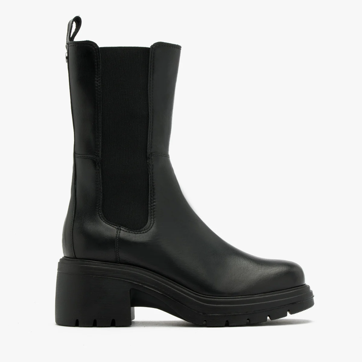 Czarne sztyblety z gumą na cholewce