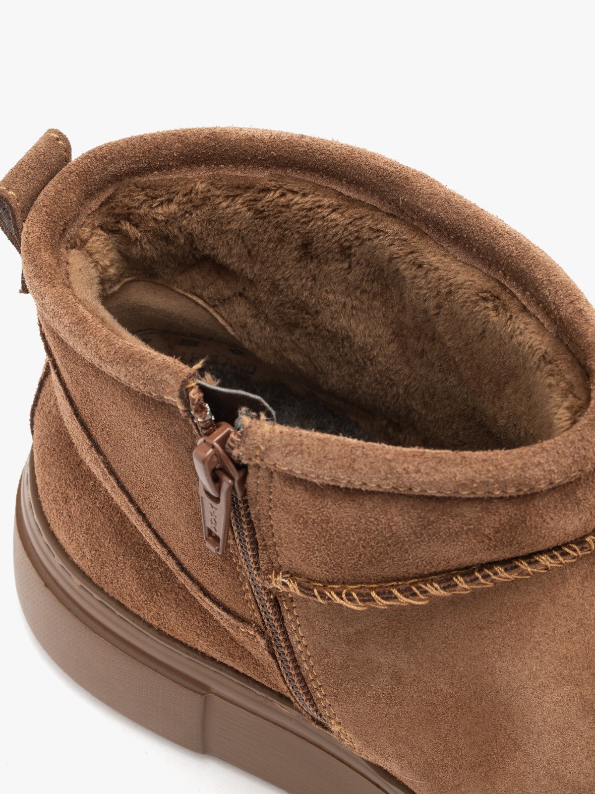 Rude welurowe śniegowce na lekkim spodzie