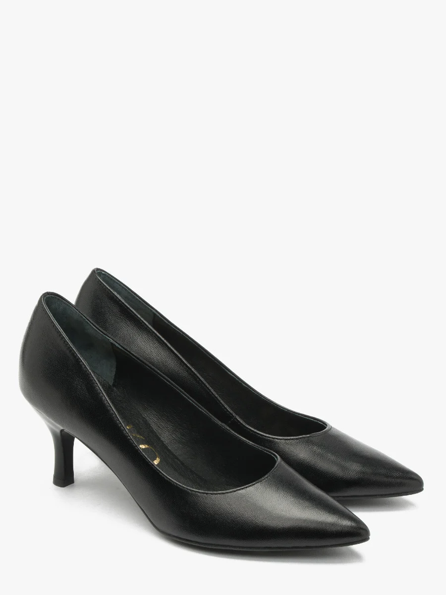 Czarne czółenka na szpilce