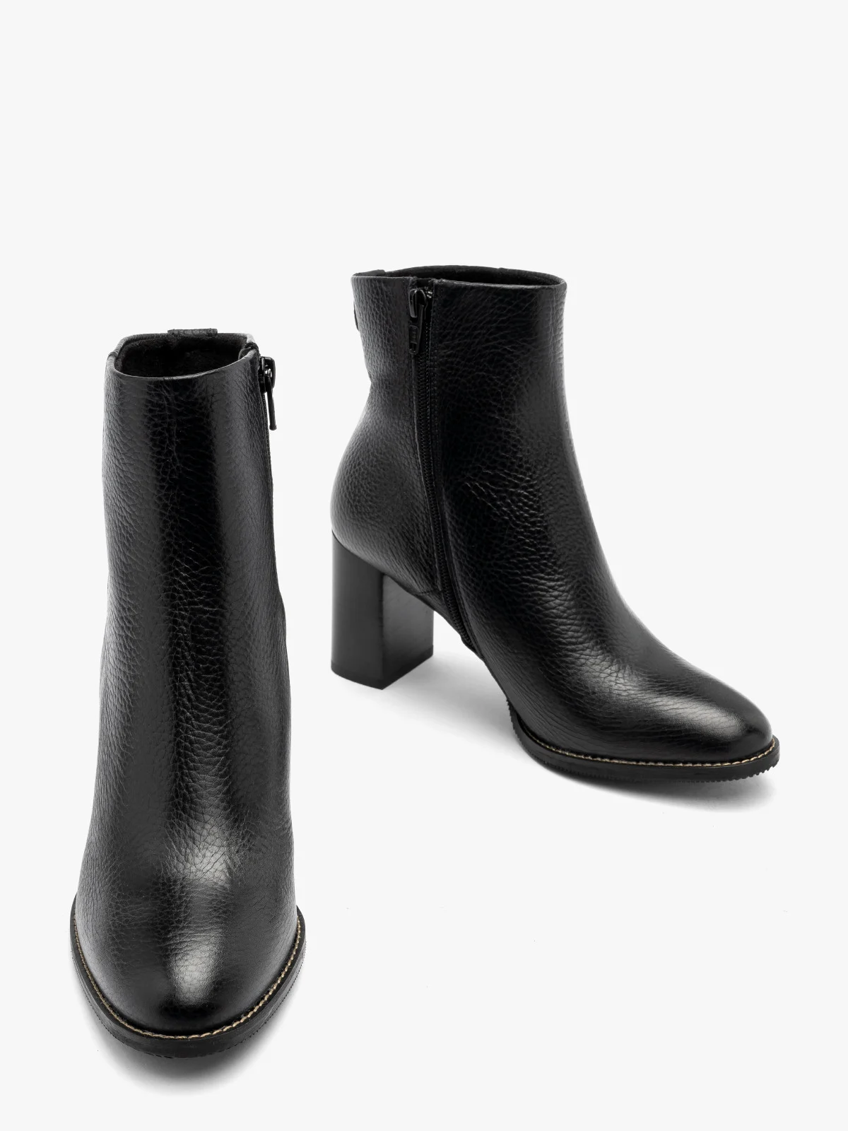 Czarne botki damskie na słupku ze składki skórzanej